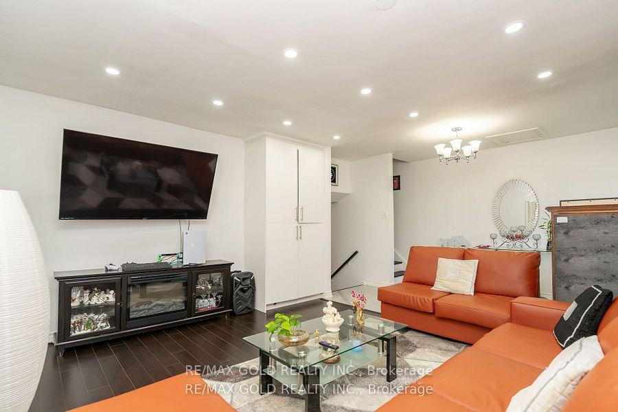 Photo 9 of 7563 Langworthy Drive, Mississauga, Malton — HOMEH