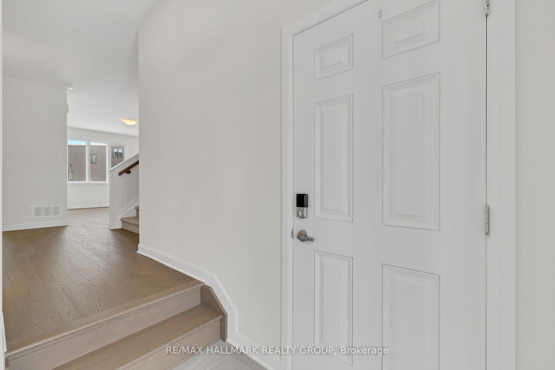 Photo 3 of 310 Establish Avenue, Ottawa, Avalon West — HOMEH