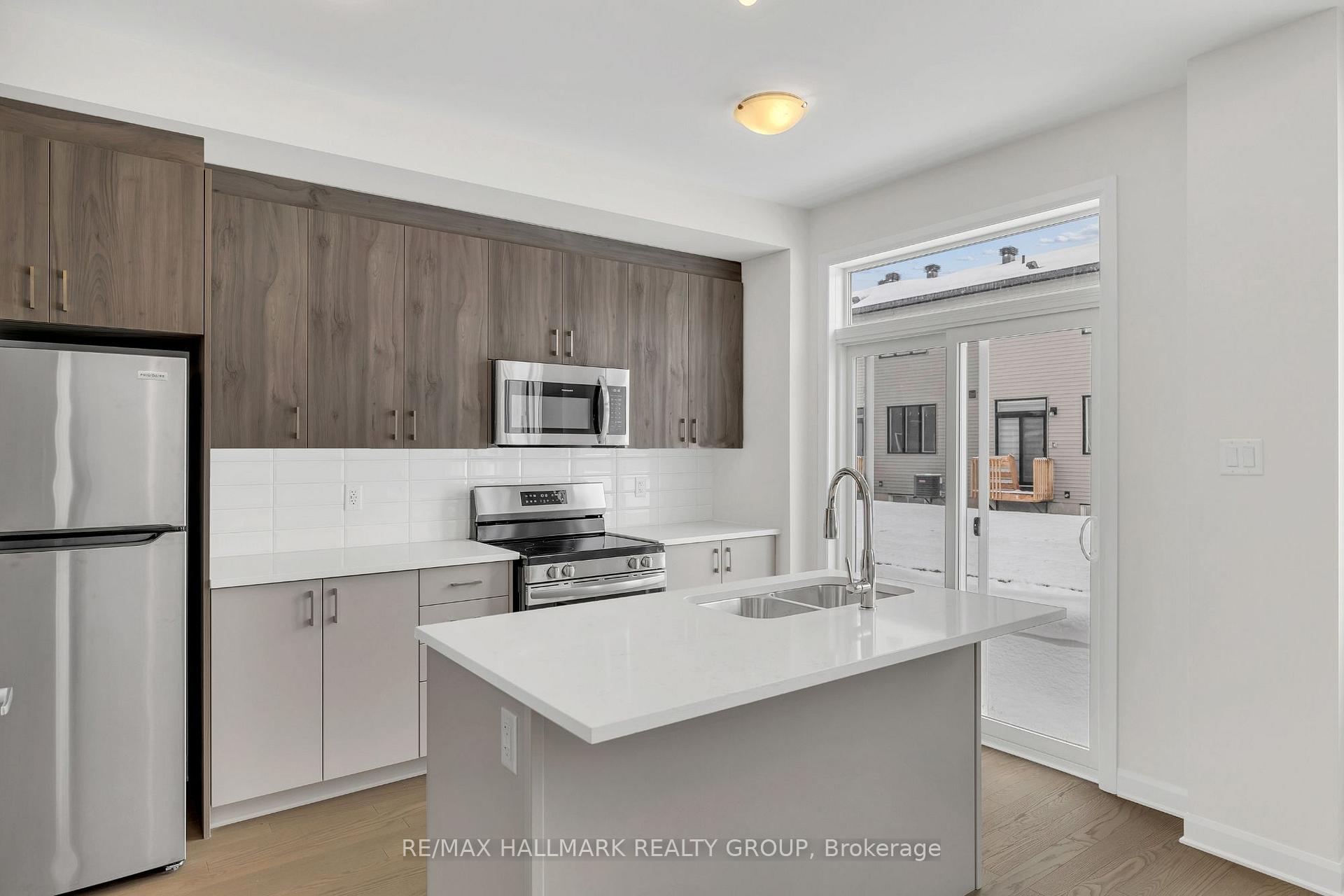 Photo 14 of 310 Establish Avenue, Ottawa, Avalon West — HOMEH
