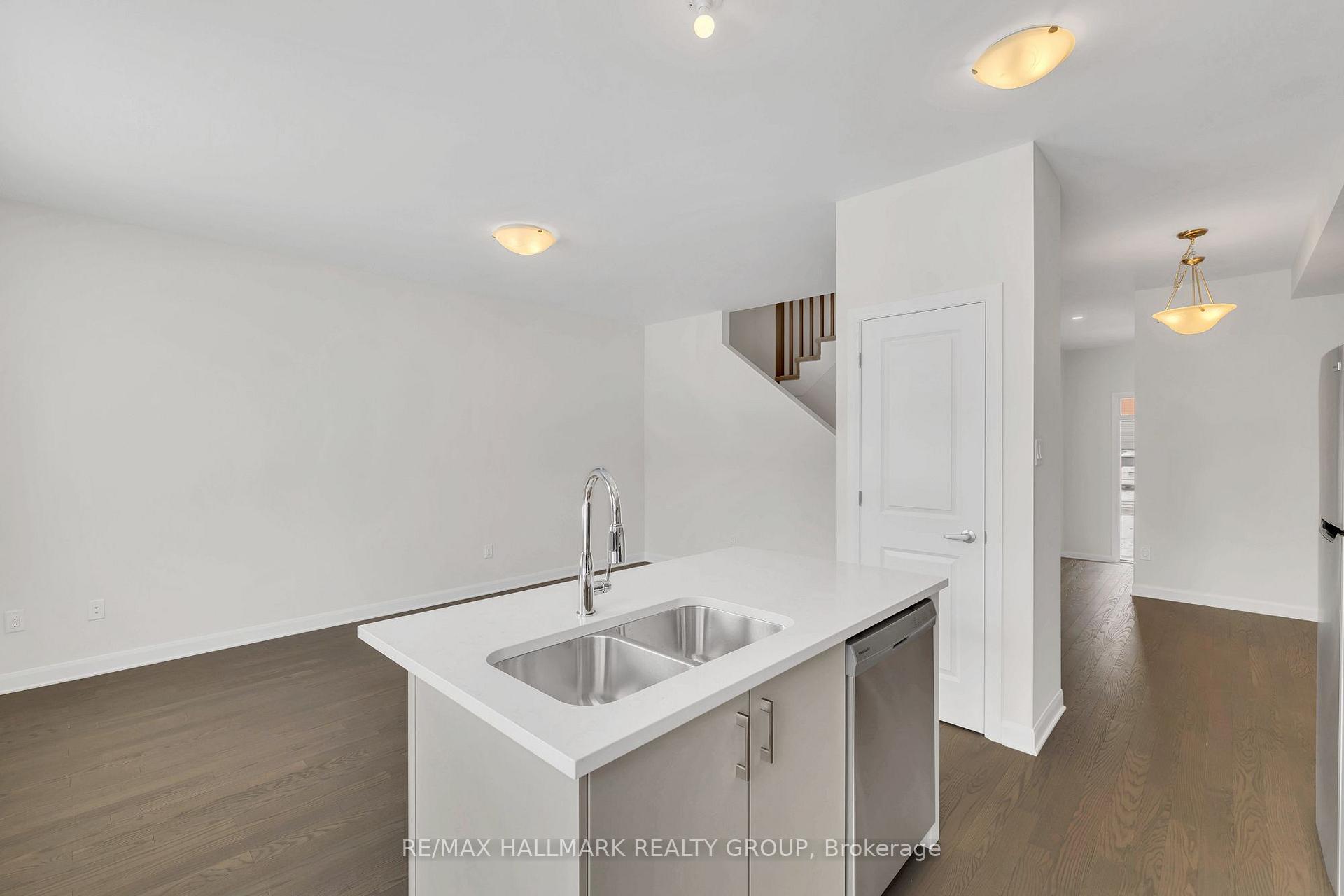 Photo 17 of 310 Establish Avenue, Ottawa, Avalon West — HOMEH