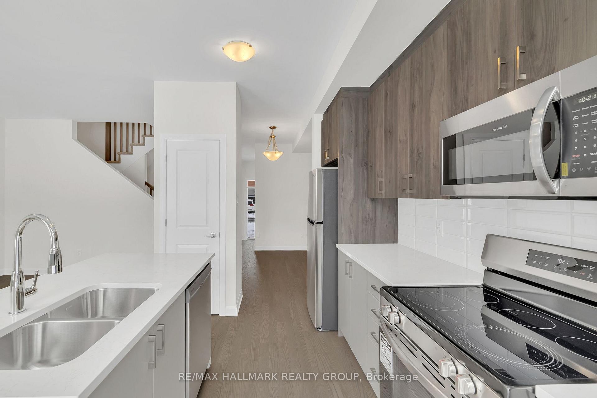 Photo 19 of 310 Establish Avenue, Ottawa, Avalon West — HOMEH