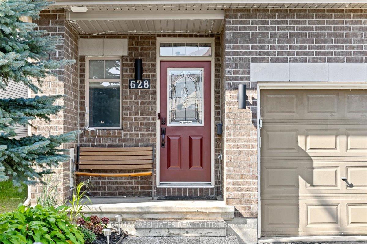 Photo 2 of 628 Everlasting Crescent, Ottawa, Springridge/East Village — HOMEH