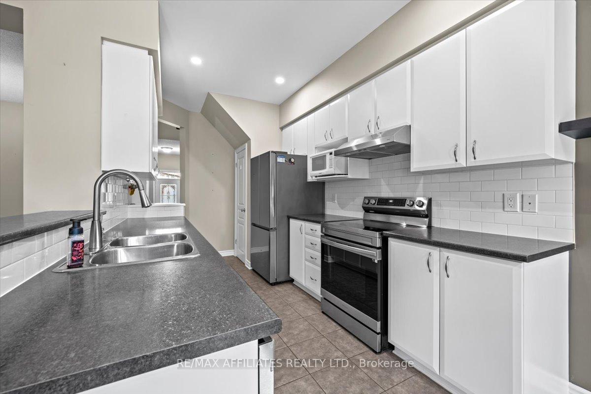 Photo 6 of 628 Everlasting Crescent, Ottawa, Springridge/East Village — HOMEH