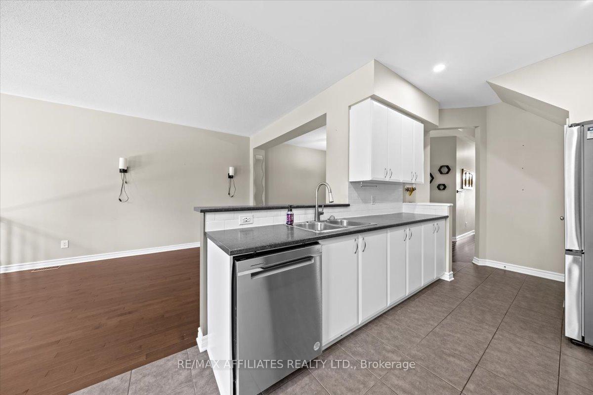 Photo 7 of 628 Everlasting Crescent, Ottawa, Springridge/East Village — HOMEH
