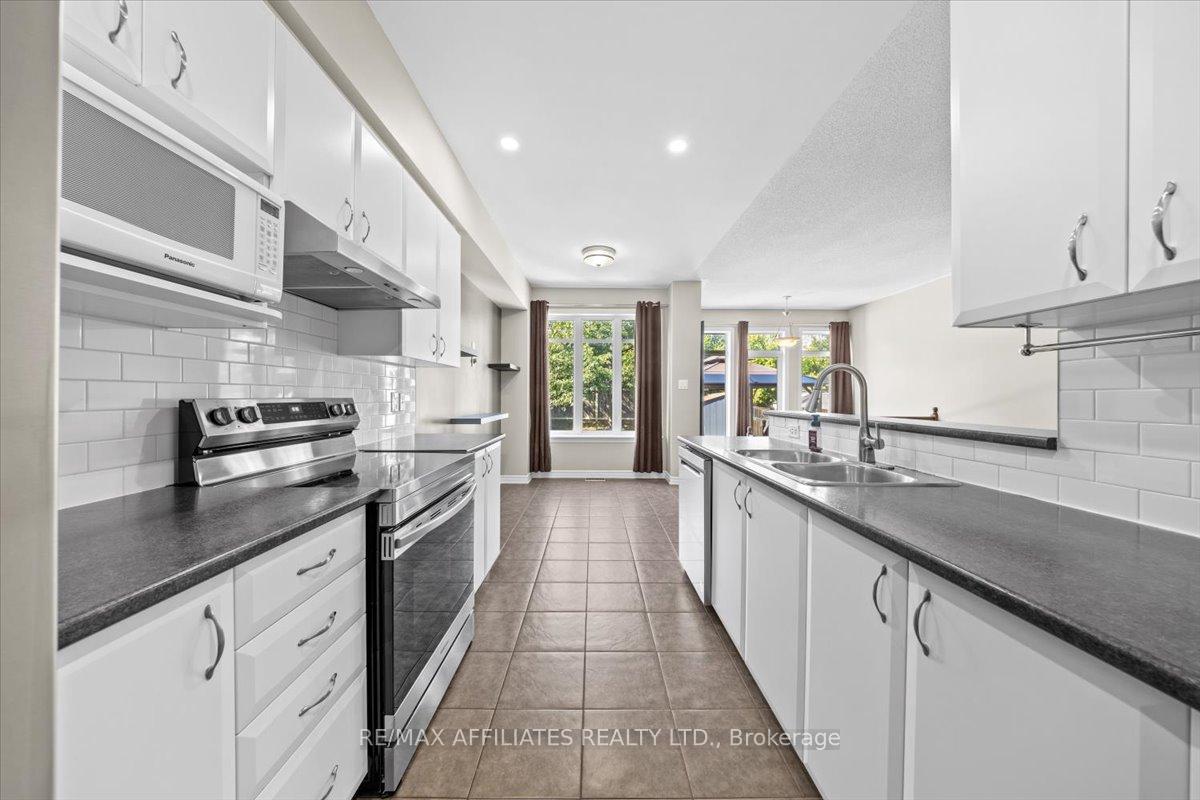 Photo 8 of 628 Everlasting Crescent, Ottawa, Springridge/East Village — HOMEH