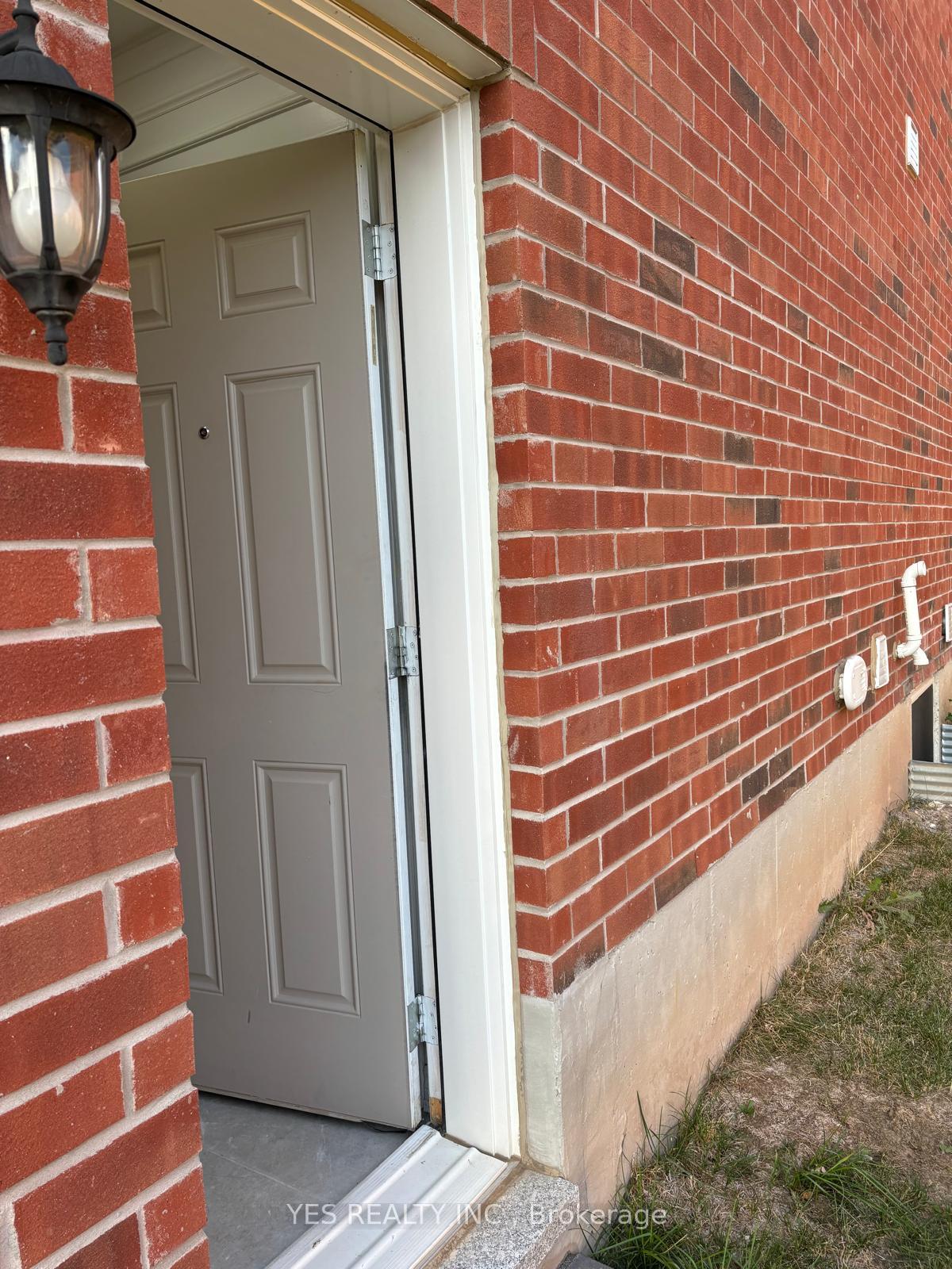 Photo 2 of 1273 Whitney Terrace, Milton, Ford — HOMEH