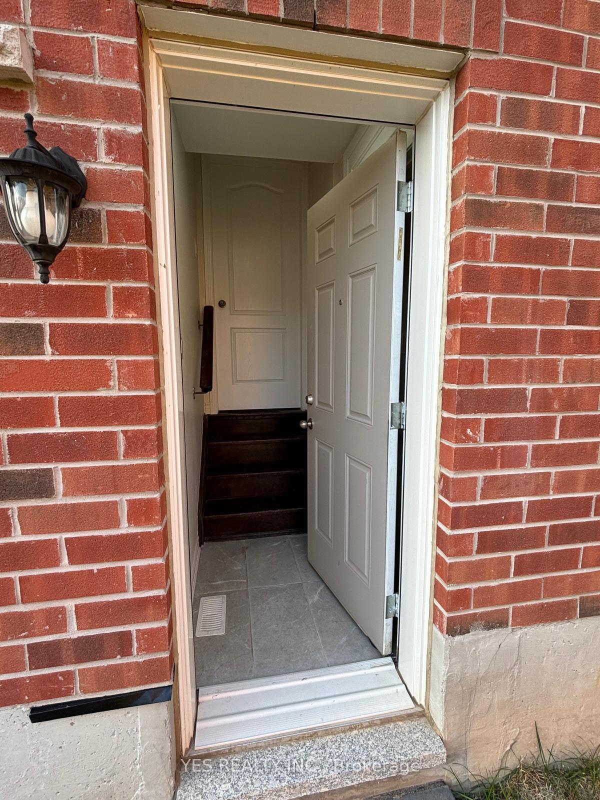 Photo 3 of 1273 Whitney Terrace, Milton, Ford — HOMEH