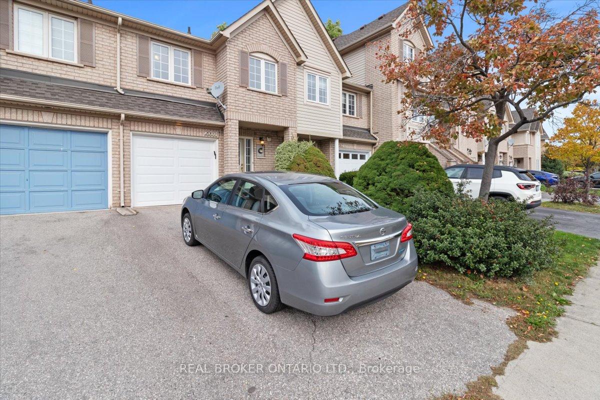 Photo 3 of 2069 Glenhampton Road, Oakville, Westmount — HOMEH