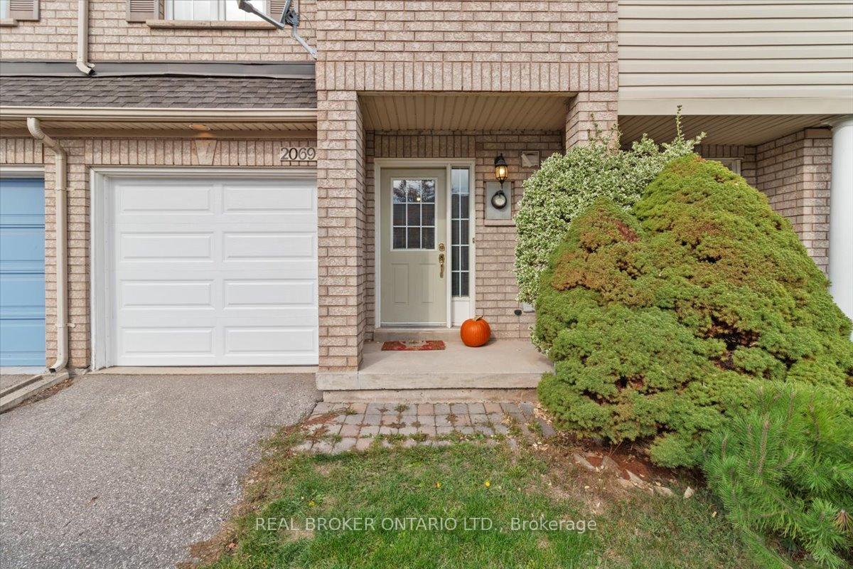 Photo 5 of 2069 Glenhampton Road, Oakville, Westmount — HOMEH