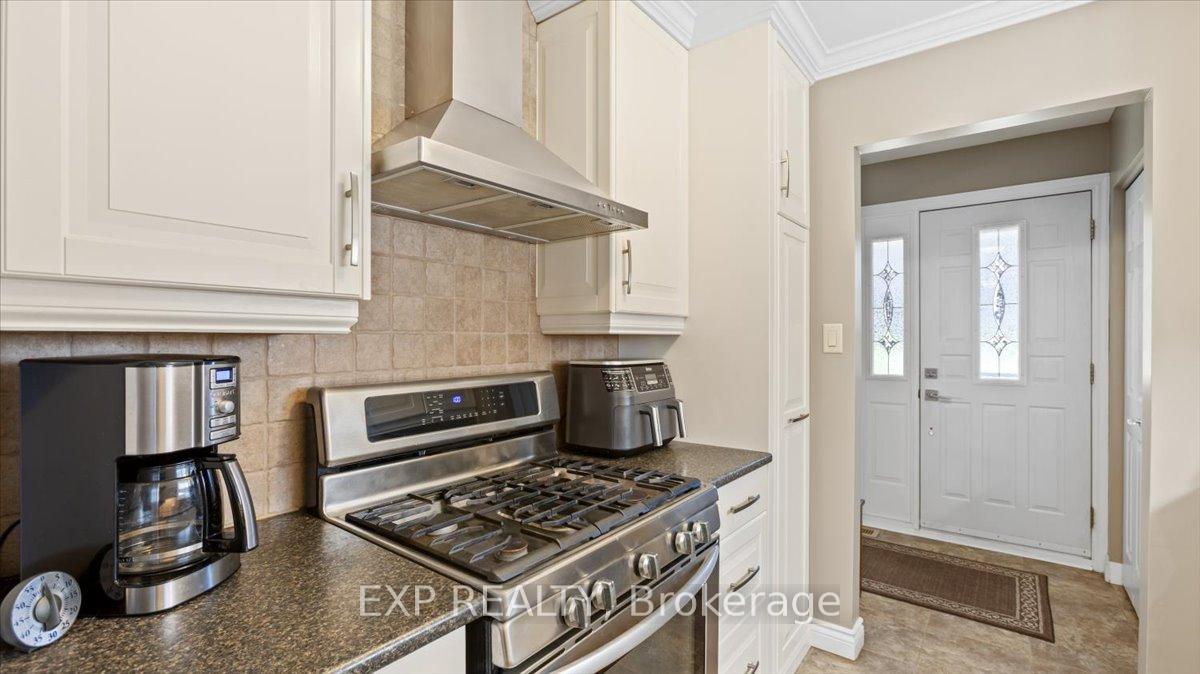 Photo 9 of 1452 Oneida Court, Oshawa, Samac — HOMEH