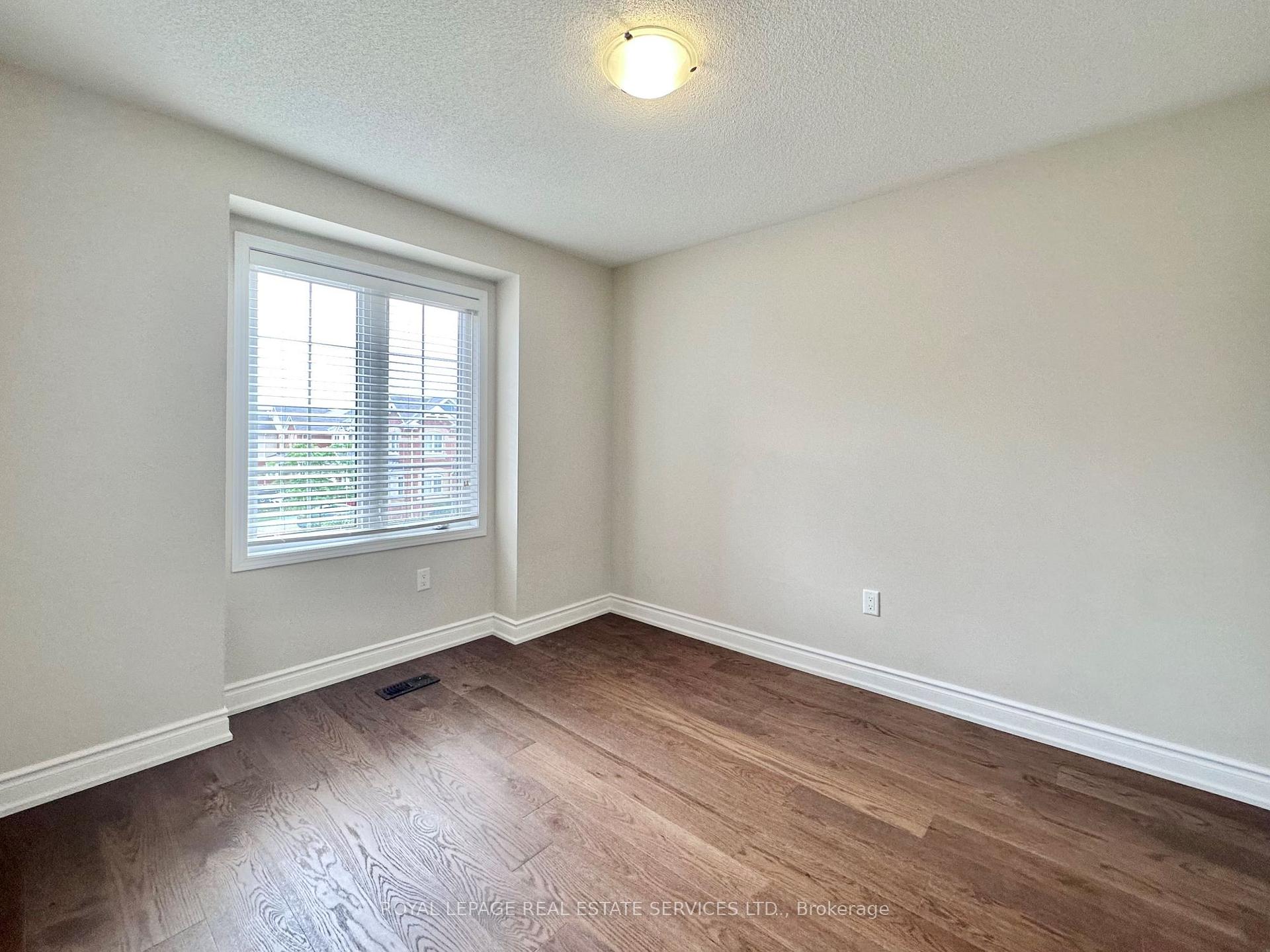 Photo 13 of 945 Asleton Boulevard, Milton, Willmott — HOMEH