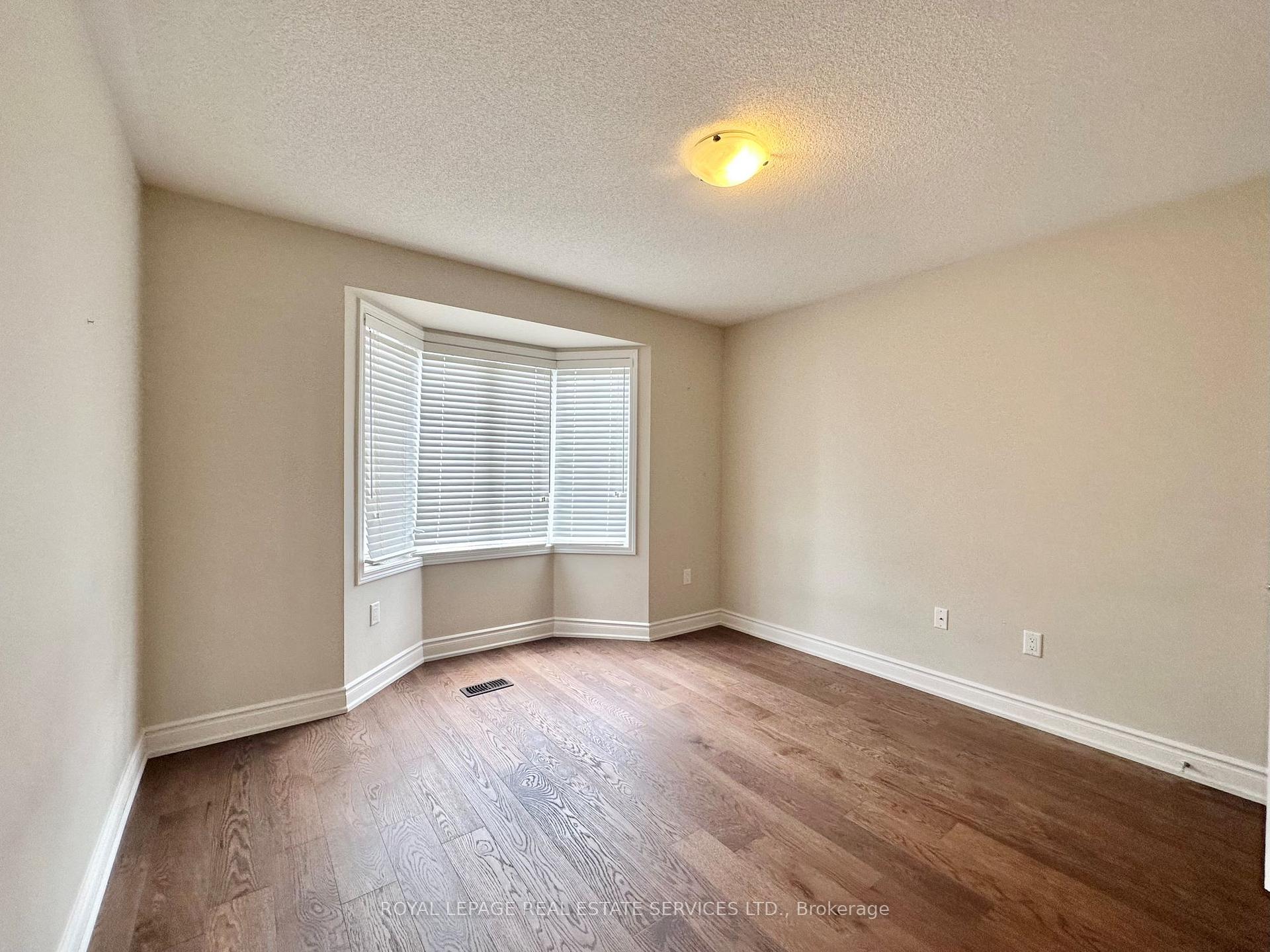 Photo 9 of 945 Asleton Boulevard, Milton, Willmott — HOMEH