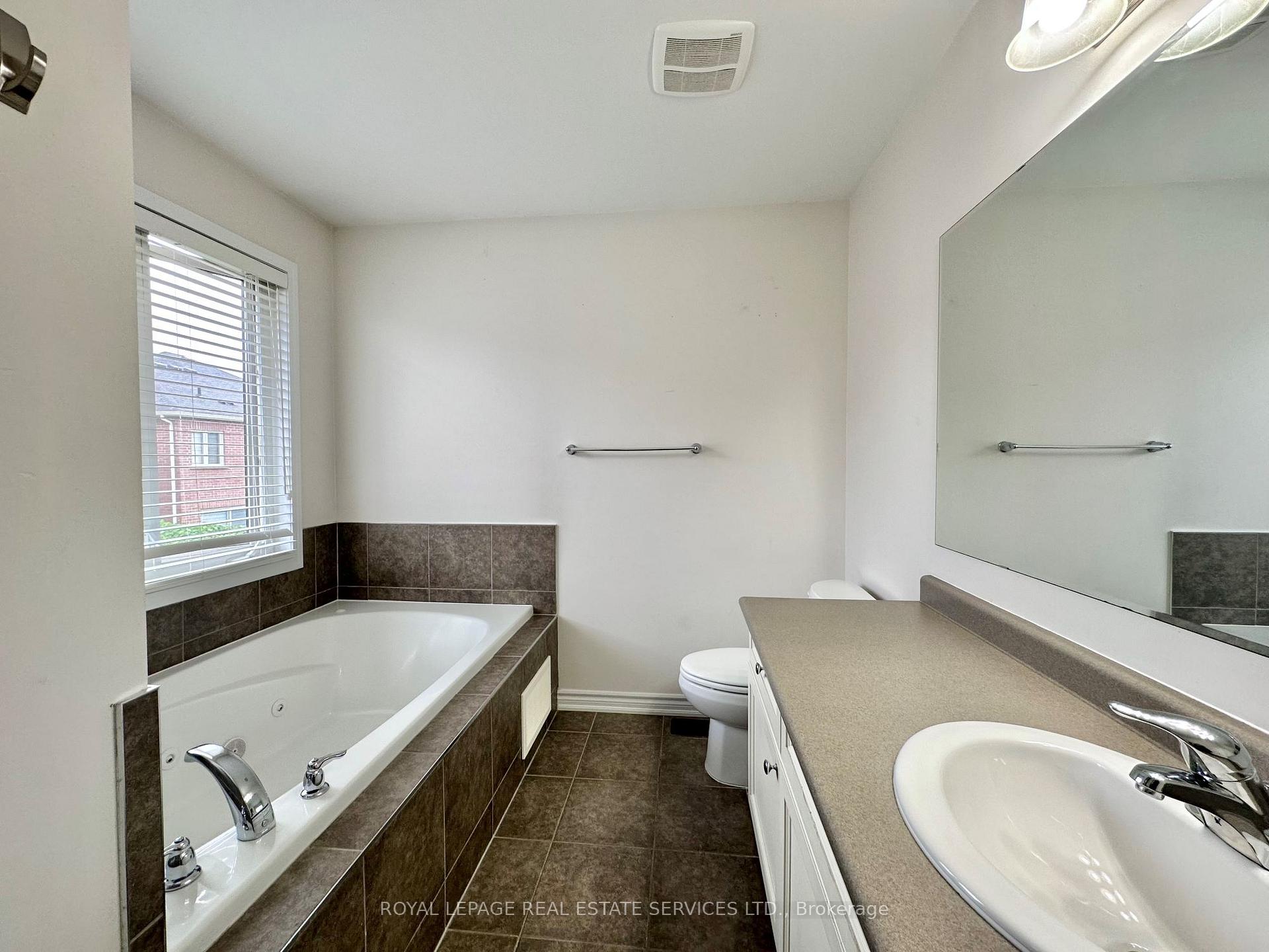Photo 6 of 945 Asleton Boulevard, Milton, Willmott — HOMEH