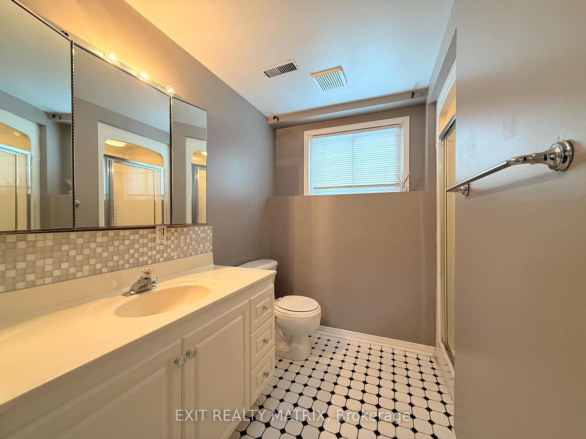 Photo 10 of Unit B, 325 Amiens Street, Ottawa, Bilberry Creek/Queenswood Heights — HOMEH