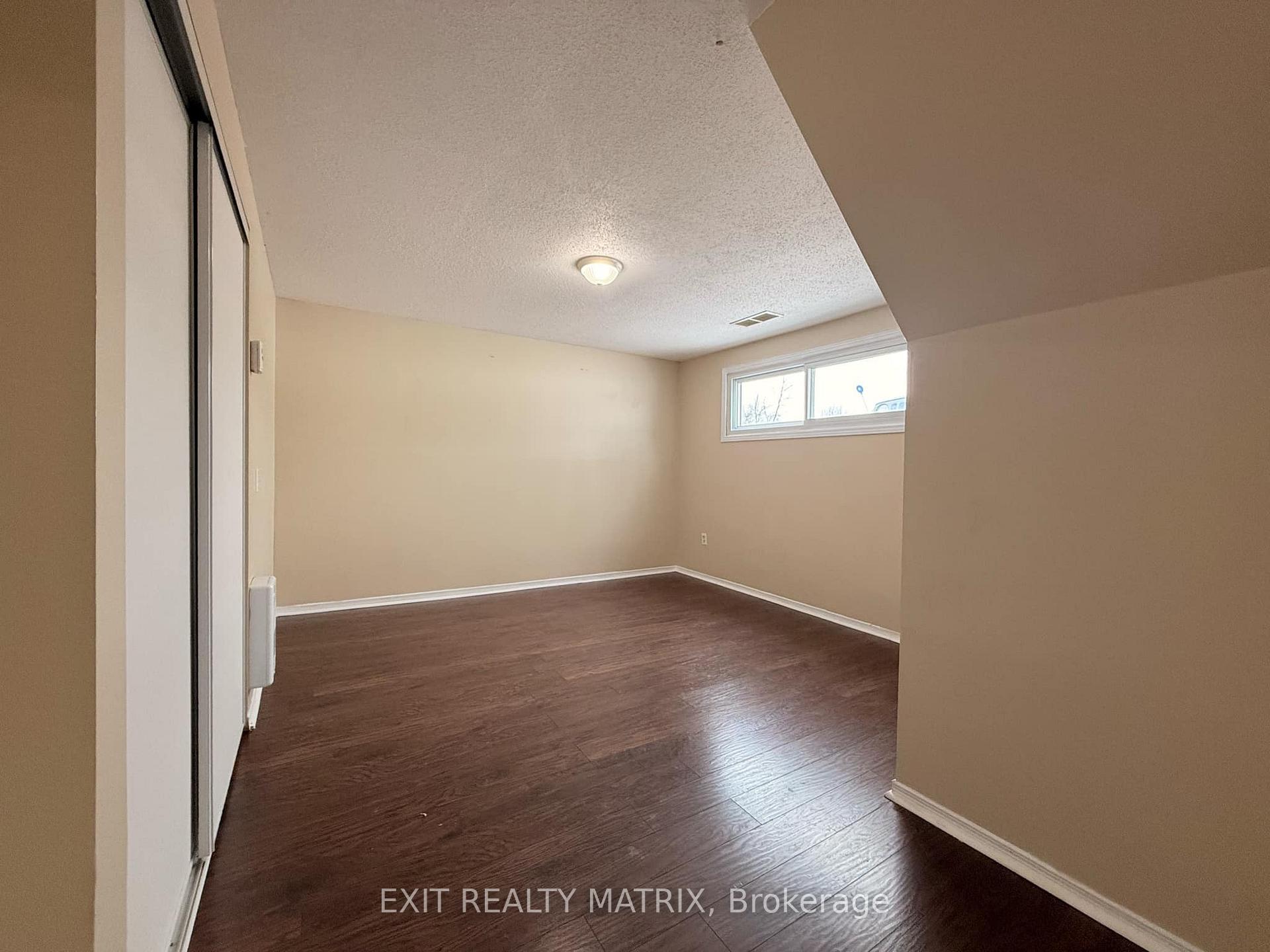Photo 13 of Unit B, 325 Amiens Street, Ottawa, Bilberry Creek/Queenswood Heights — HOMEH