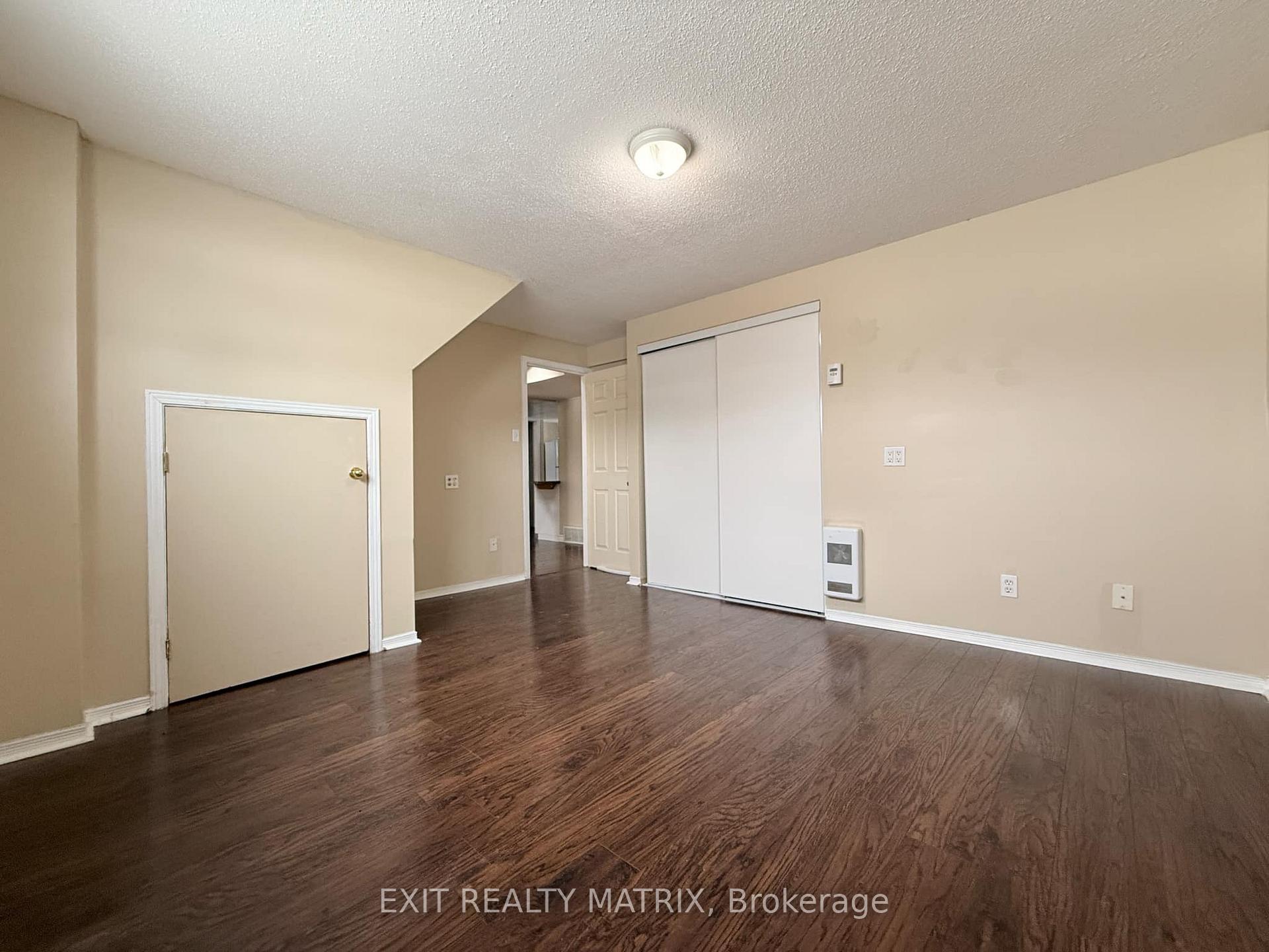 Photo 14 of Unit B, 325 Amiens Street, Ottawa, Bilberry Creek/Queenswood Heights — HOMEH