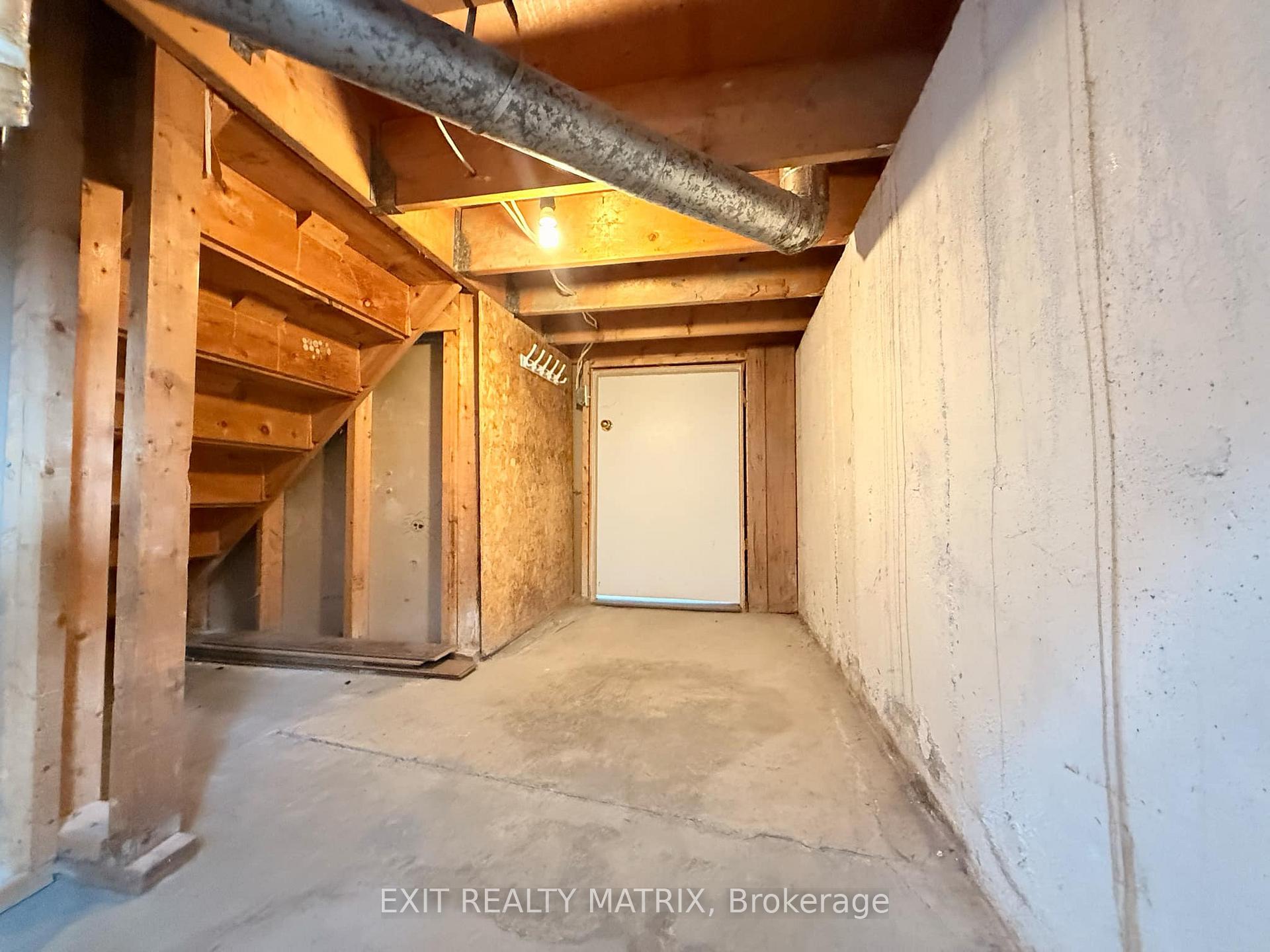Photo 16 of Unit B, 325 Amiens Street, Ottawa, Bilberry Creek/Queenswood Heights — HOMEH