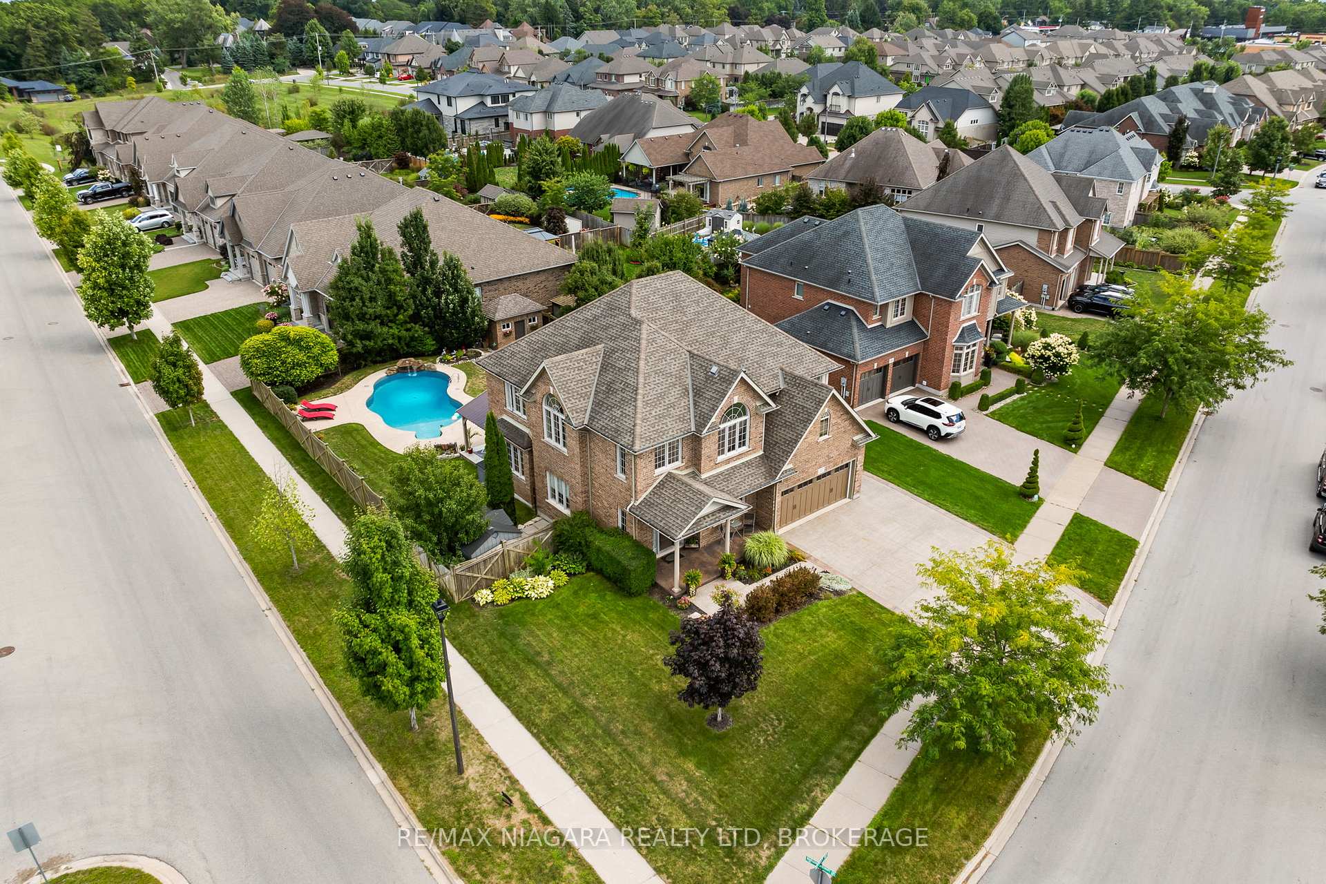 Photo 3 of 37 Buckley Terrace, Pelham, Fonthill — HOMEH
