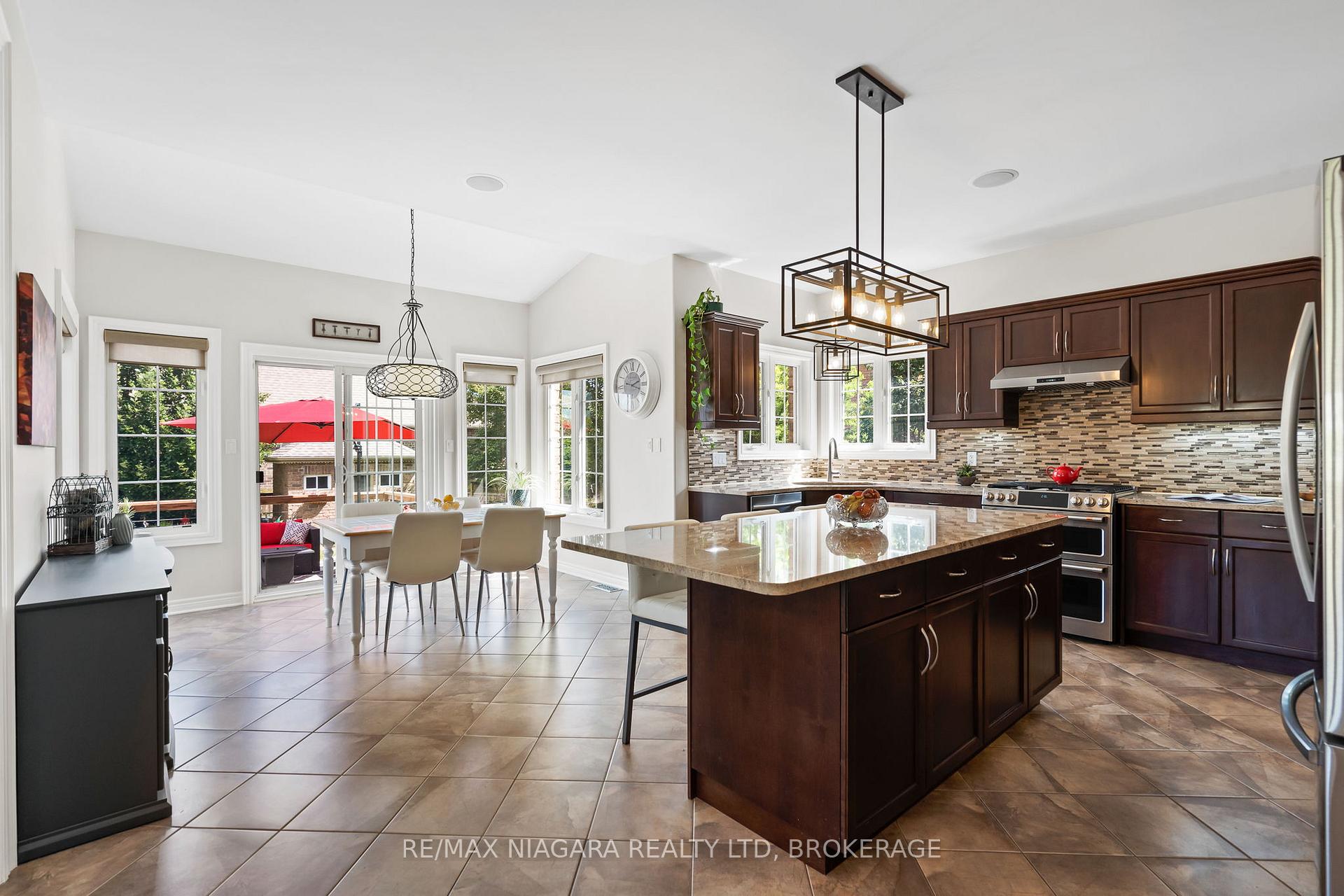 Photo 9 of 37 Buckley Terrace, Pelham, Fonthill — HOMEH