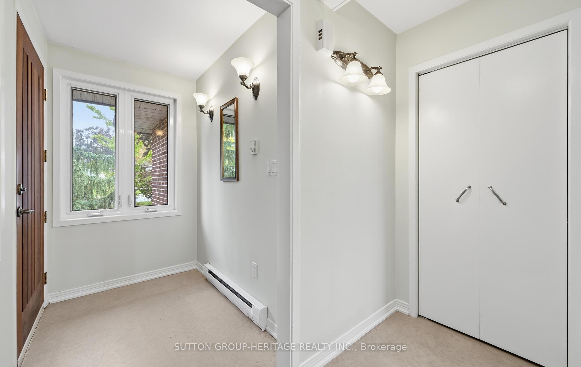 Photo 3 of 253 Fairlawn Court, Oshawa, McLaughlin — HOMEH