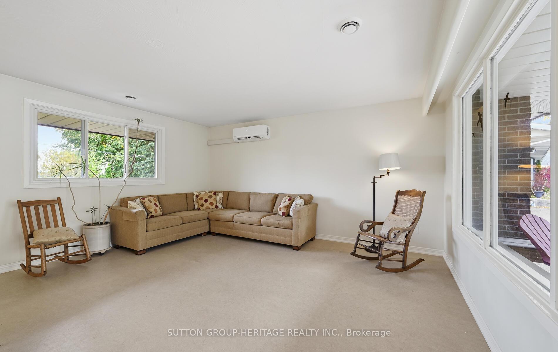 Photo 5 of 253 Fairlawn Court, Oshawa, McLaughlin — HOMEH
