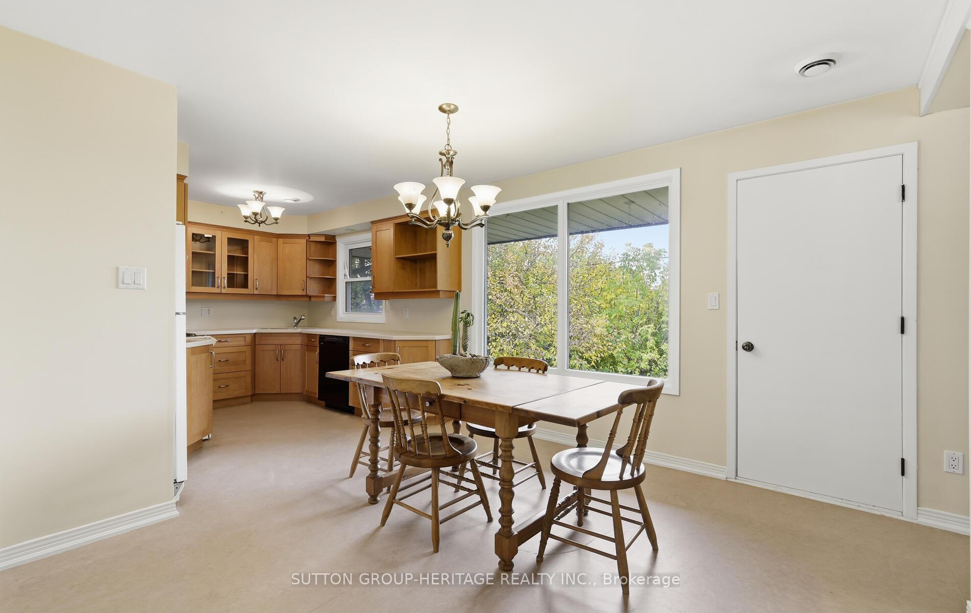 Photo 8 of 253 Fairlawn Court, Oshawa, McLaughlin — HOMEH