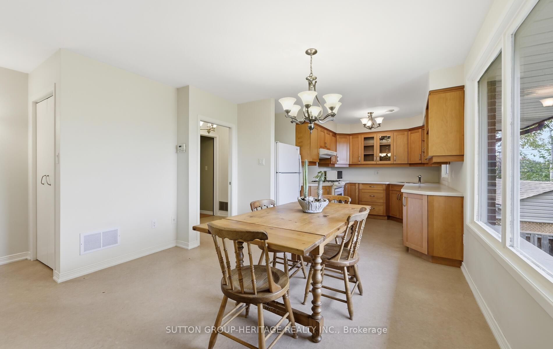 Photo 9 of 253 Fairlawn Court, Oshawa, McLaughlin — HOMEH