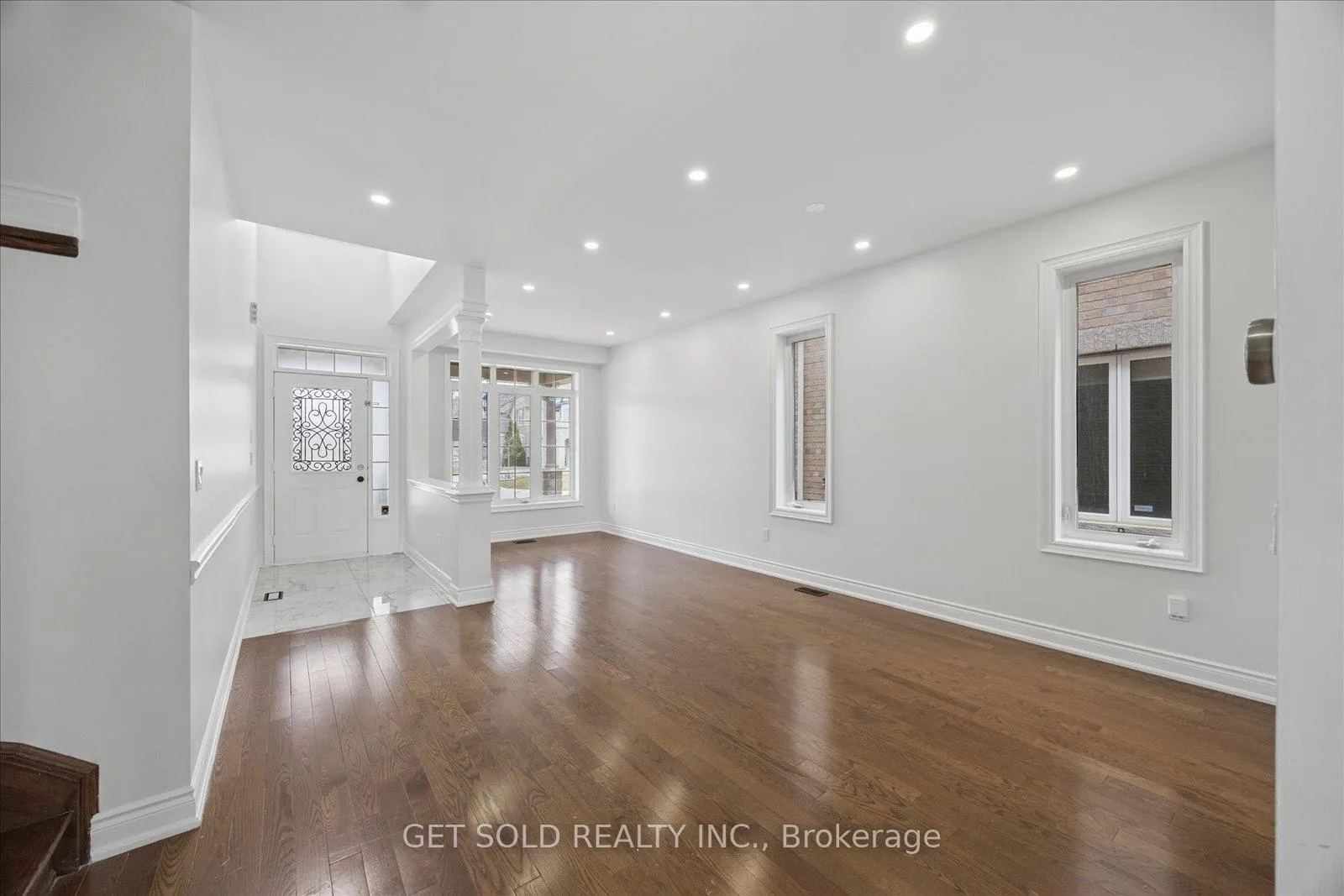 Photo 3 of 11 Maybeck Drive, Brampton, Credit Valley — HOMEH
