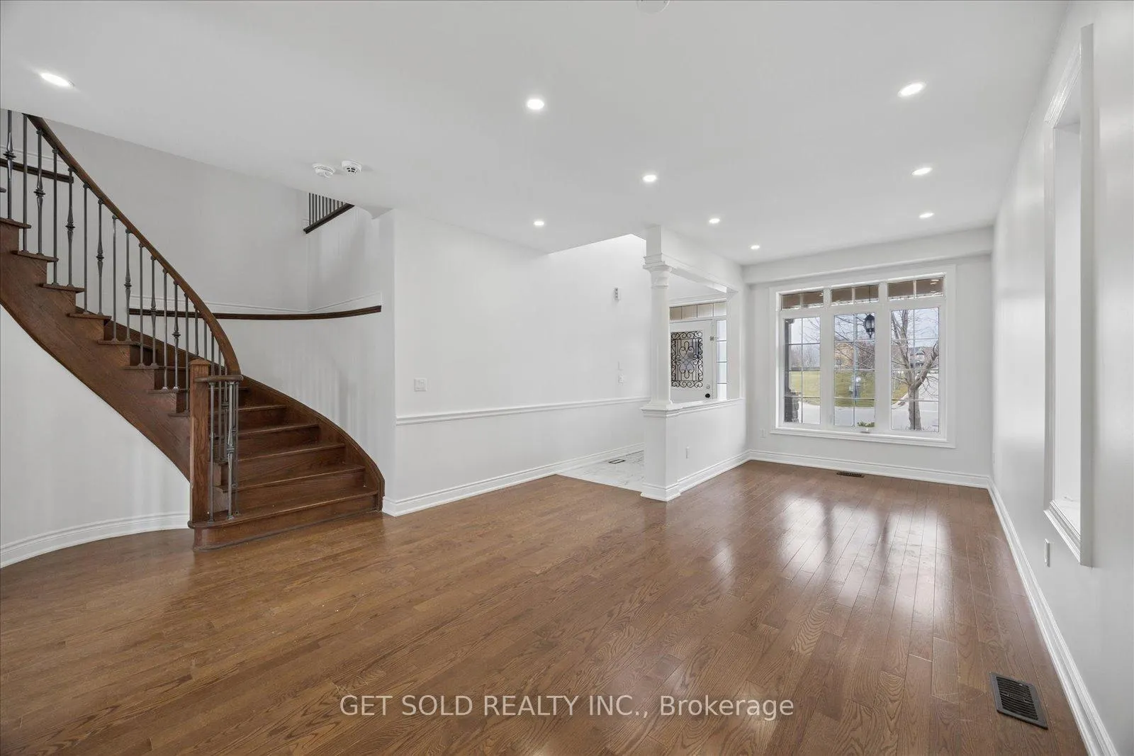 Photo 4 of 11 Maybeck Drive, Brampton, Credit Valley — HOMEH