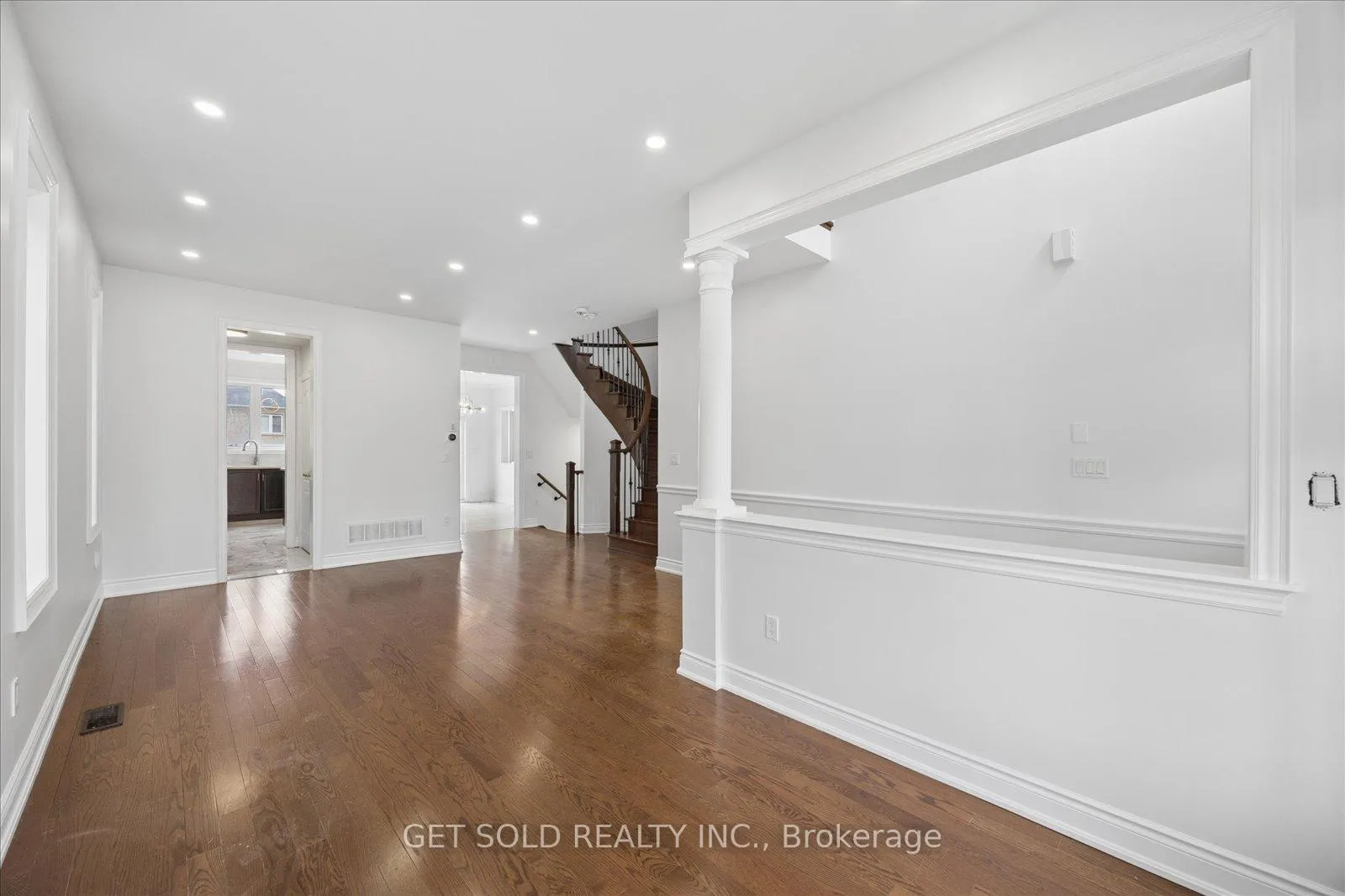 Photo 5 of 11 Maybeck Drive, Brampton, Credit Valley — HOMEH