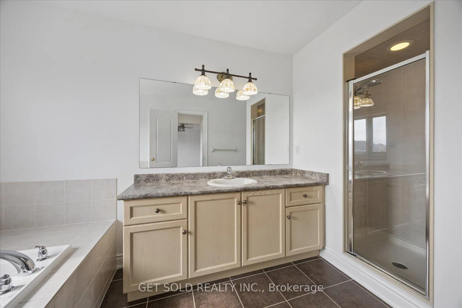 Photo 30 of 11 Maybeck Drive, Brampton, Credit Valley — HOMEH