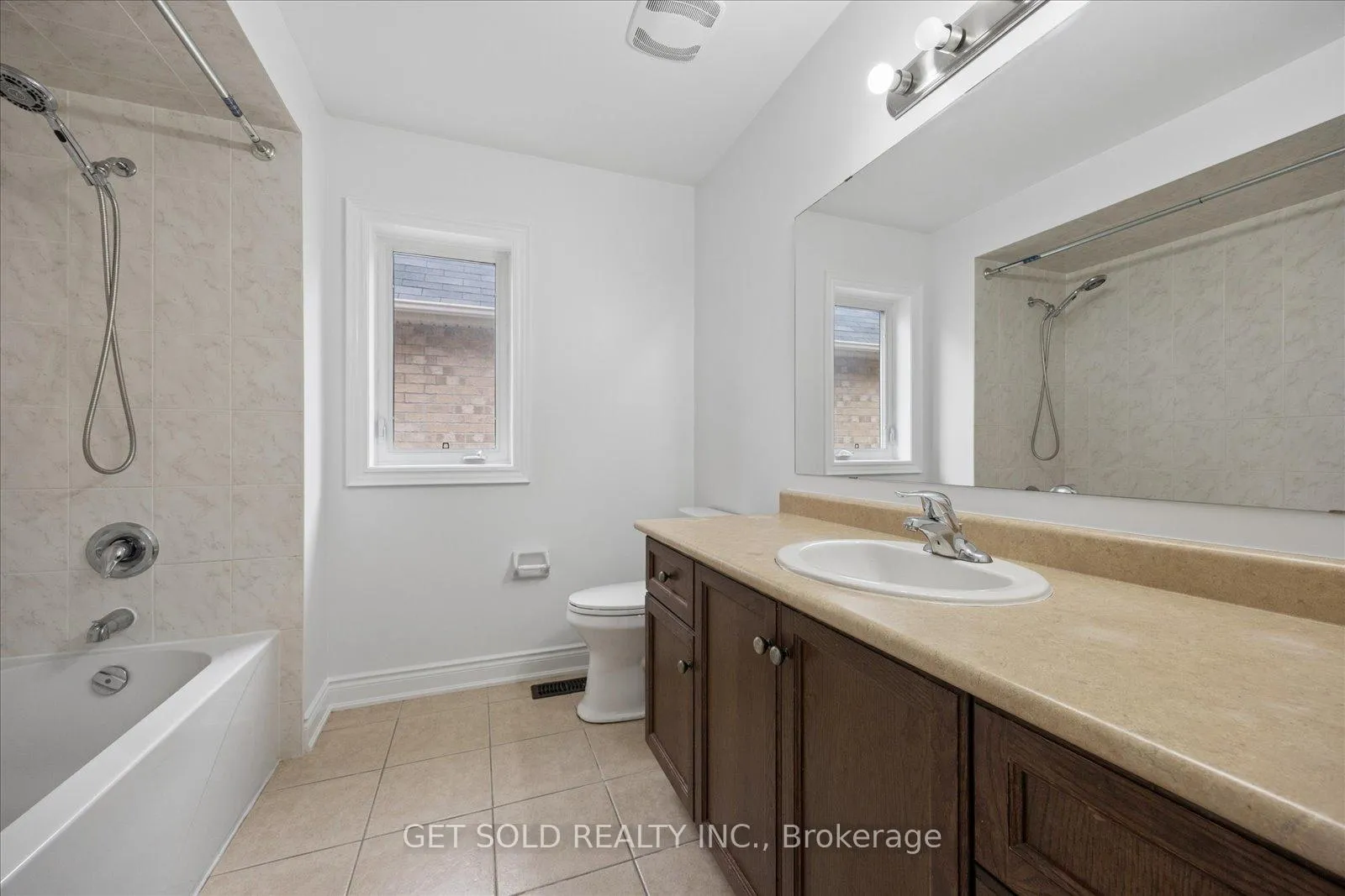 Photo 35 of 11 Maybeck Drive, Brampton, Credit Valley — HOMEH