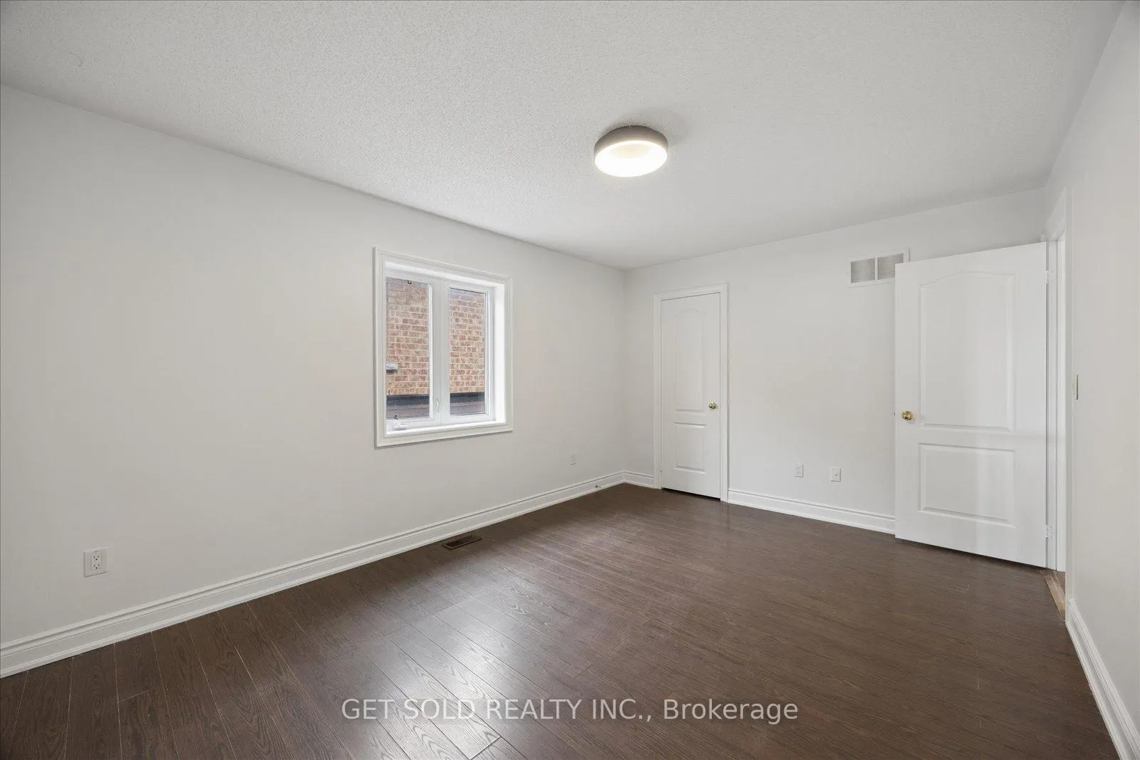 Photo 37 of 11 Maybeck Drive, Brampton, Credit Valley — HOMEH