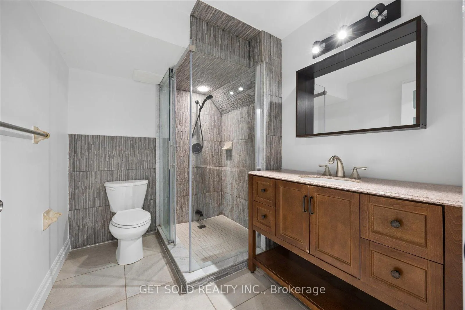 Photo 42 of 11 Maybeck Drive, Brampton, Credit Valley — HOMEH