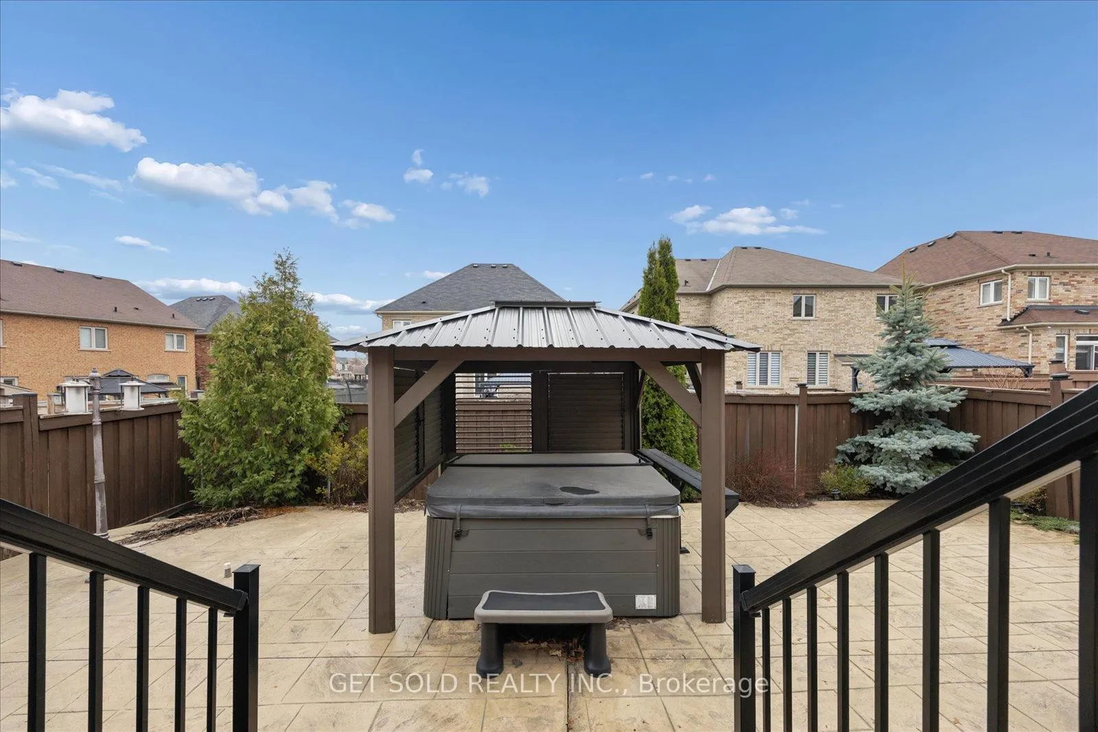 Photo 49 of 11 Maybeck Drive, Brampton, Credit Valley — HOMEH