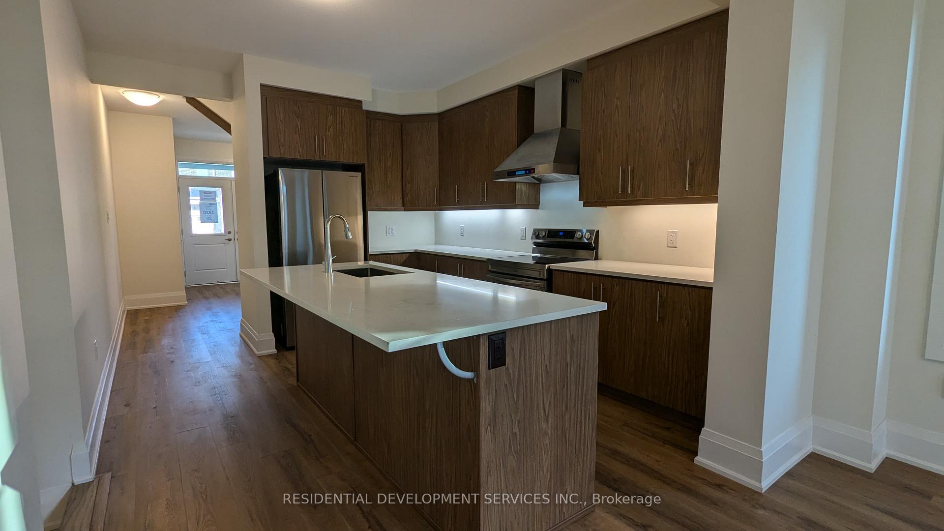 Photo 3 of 12 Eberly Woods Drive, Markham, Victoria Square — HOMEH