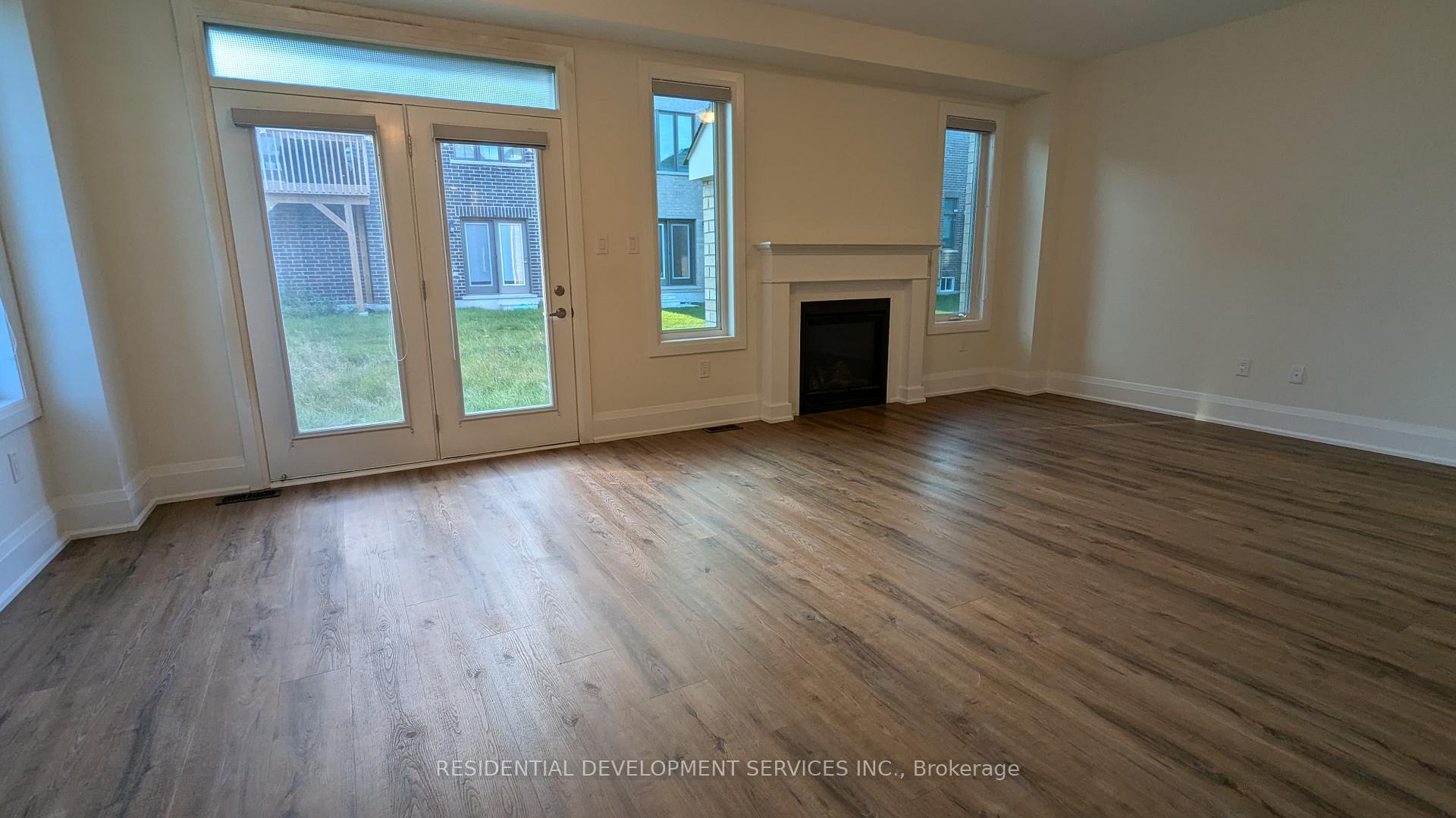 Photo 4 of 12 Eberly Woods Drive, Markham, Victoria Square — HOMEH