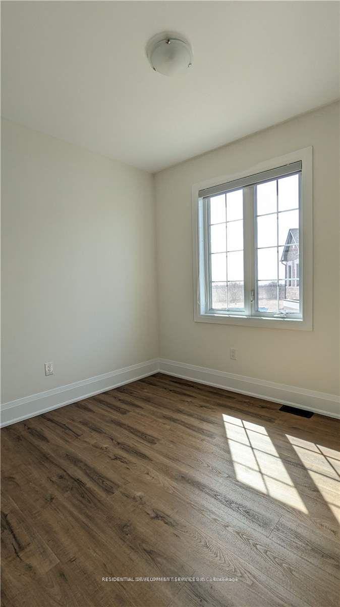 Photo 6 of 12 Eberly Woods Drive, Markham, Victoria Square — HOMEH