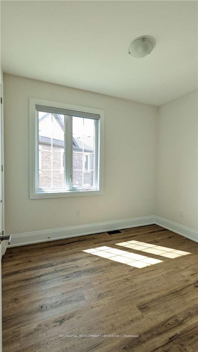 Photo 7 of 12 Eberly Woods Drive, Markham, Victoria Square — HOMEH