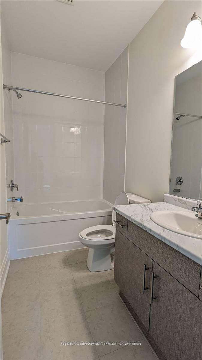 Photo 10 of 12 Eberly Woods Drive, Markham, Victoria Square — HOMEH