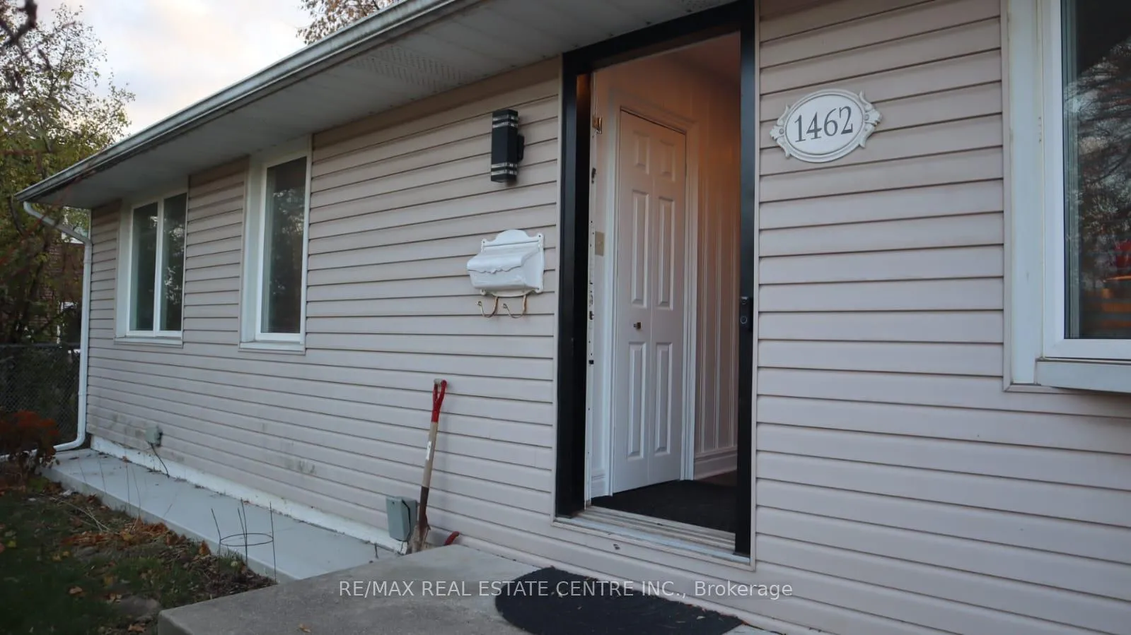 Photo 3 of 1462 Sixth Line, Oakville, College Park — HOMEH