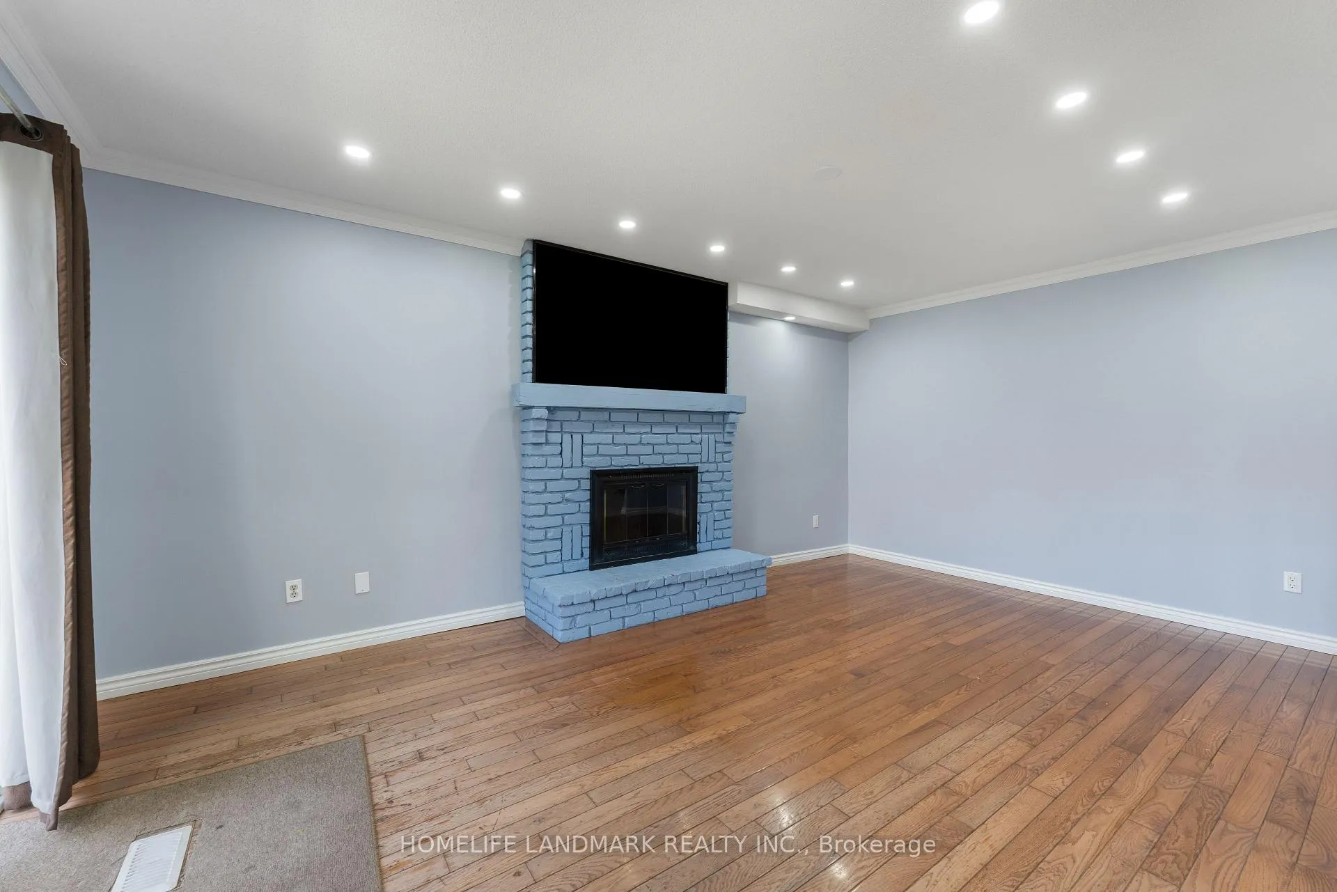 Photo 4 of 1416 Somerville Street, Oshawa, Samac — HOMEH