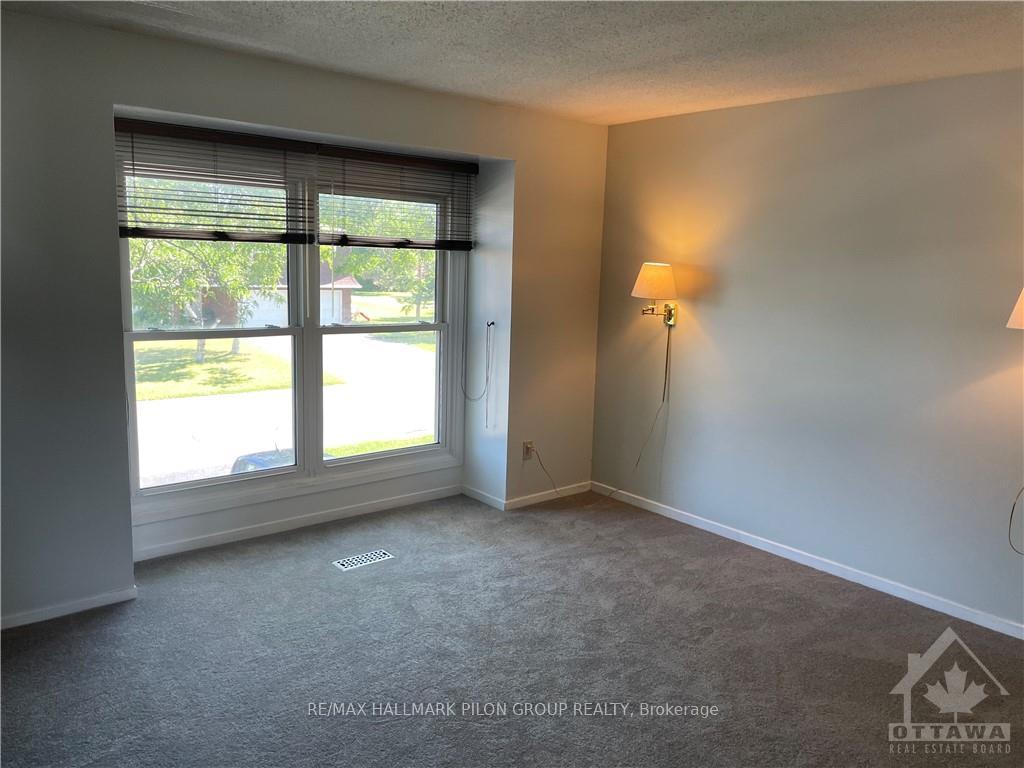 Photo 8 of 1606 Grey Nuns Drive, Ottawa, Convent Glen South — HOMEH