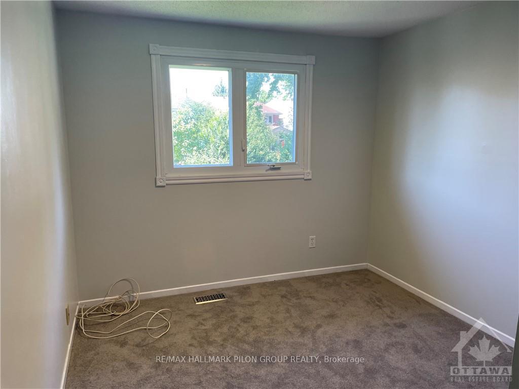 Photo 12 of 1606 Grey Nuns Drive, Ottawa, Convent Glen South — HOMEH