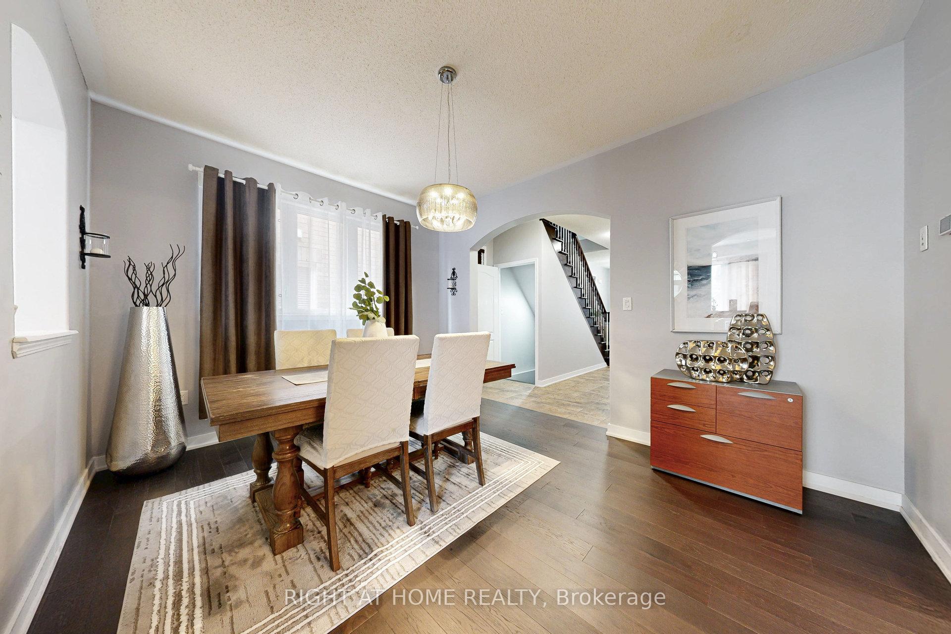 Photo 2 of 686 Bolingbroke Drive, Milton, Coates — HOMEH