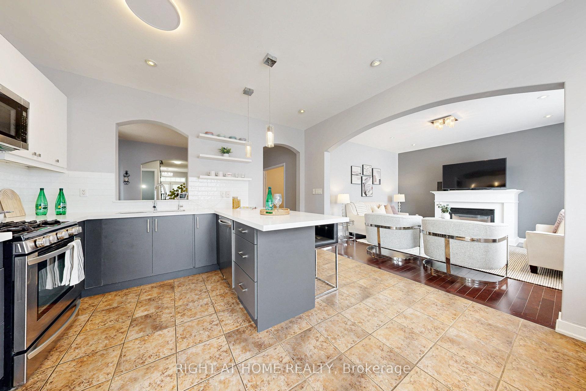 Photo 3 of 686 Bolingbroke Drive, Milton, Coates — HOMEH