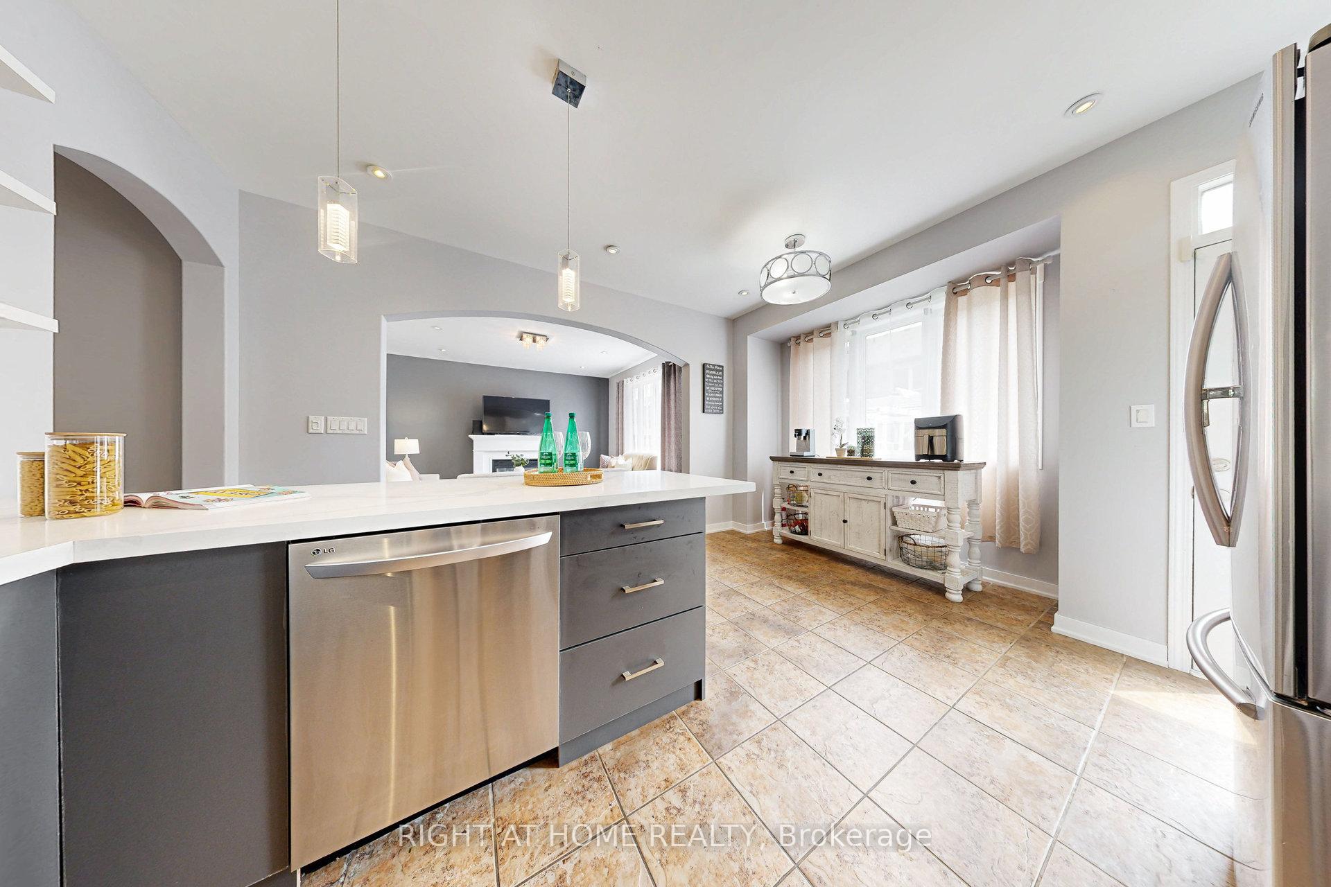 Photo 8 of 686 Bolingbroke Drive, Milton, Coates — HOMEH