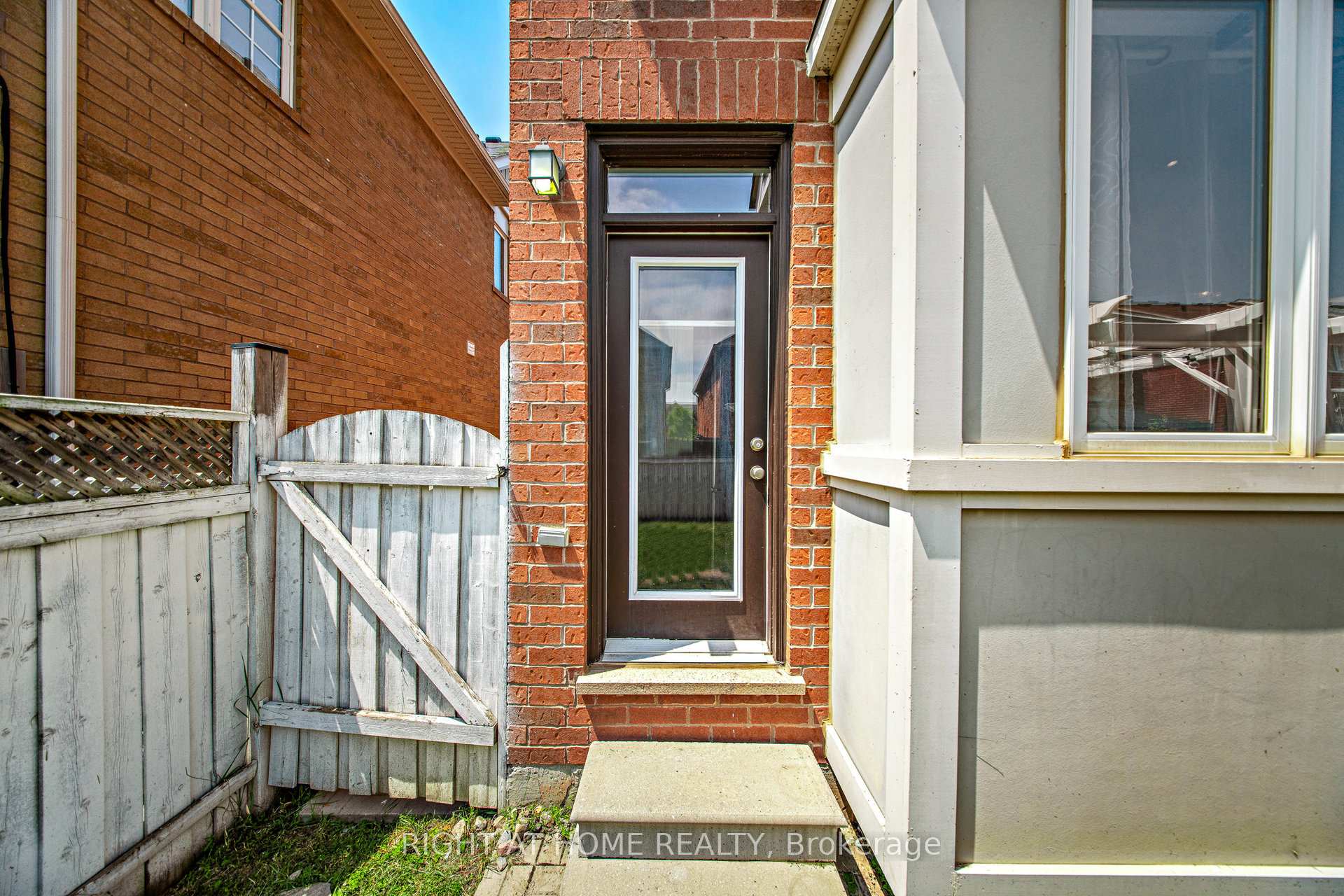 Photo 19 of 686 Bolingbroke Drive, Milton, Coates — HOMEH