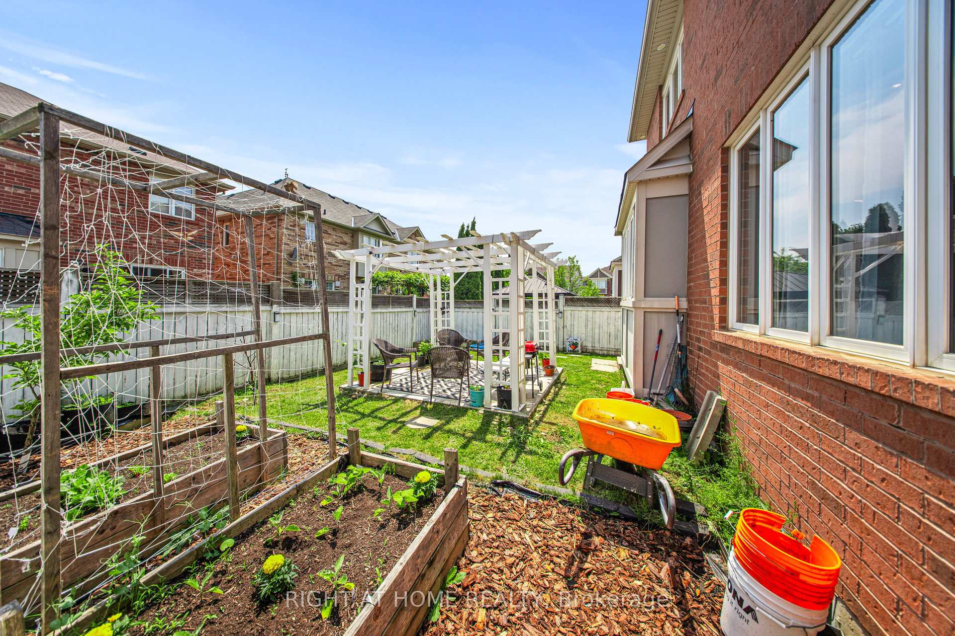 Photo 23 of 686 Bolingbroke Drive, Milton, Coates — HOMEH