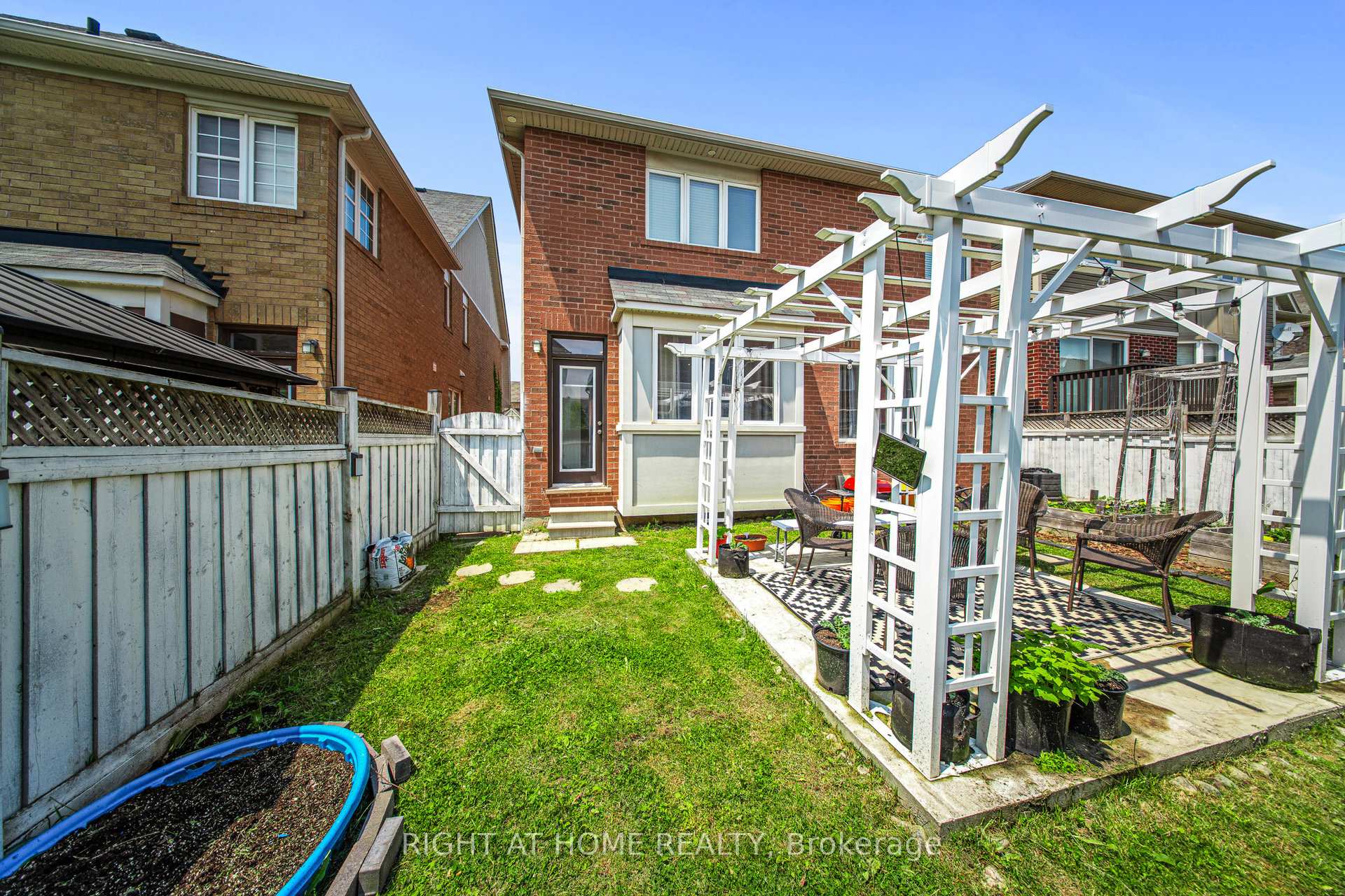 Photo 25 of 686 Bolingbroke Drive, Milton, Coates — HOMEH